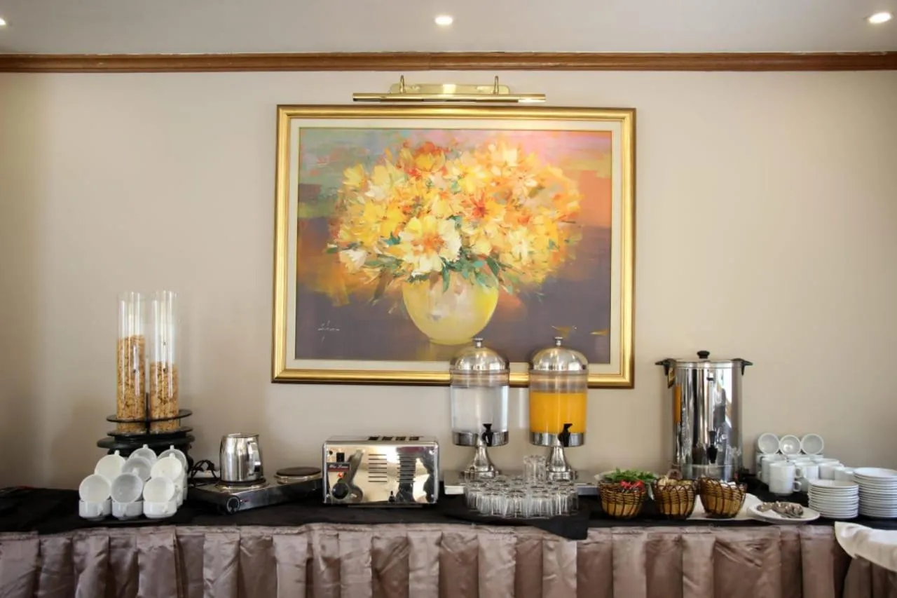 Coffee/tea facilities in Capri Hotel Suites
