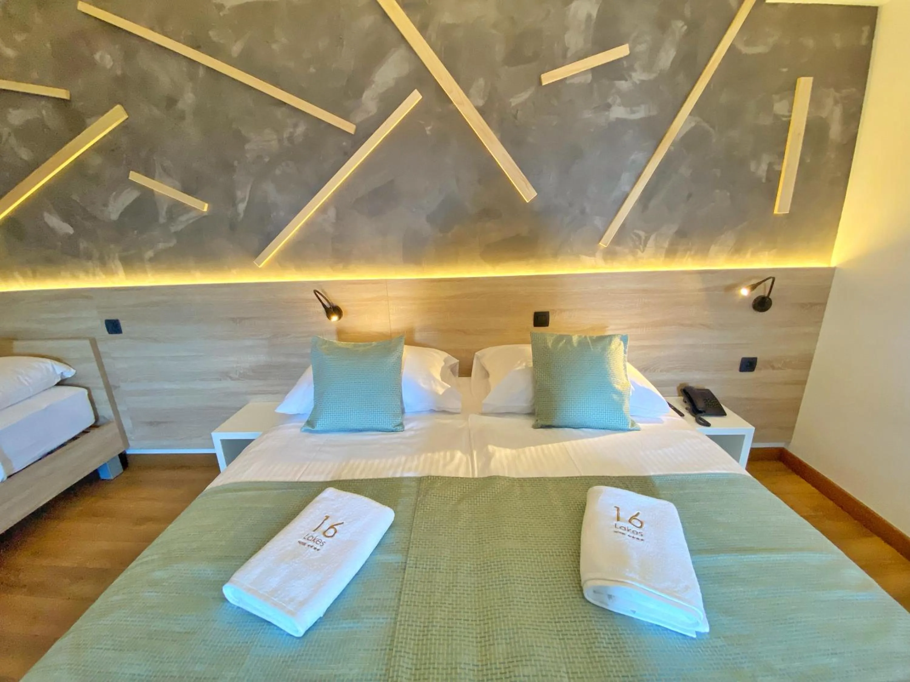 Bedroom, Bed in 16 Lakes Hotel