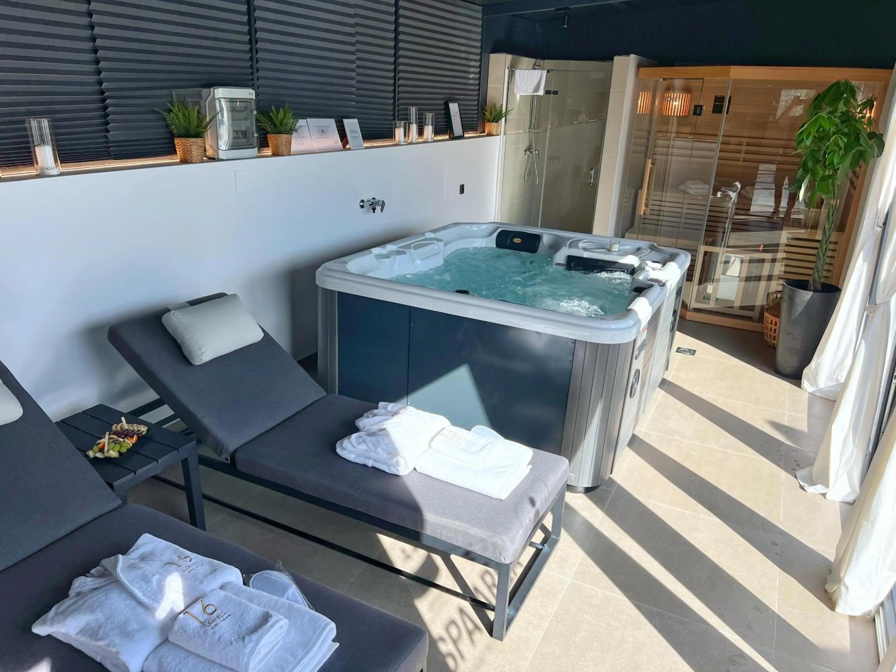 Hot Tub in 16 Lakes Hotel