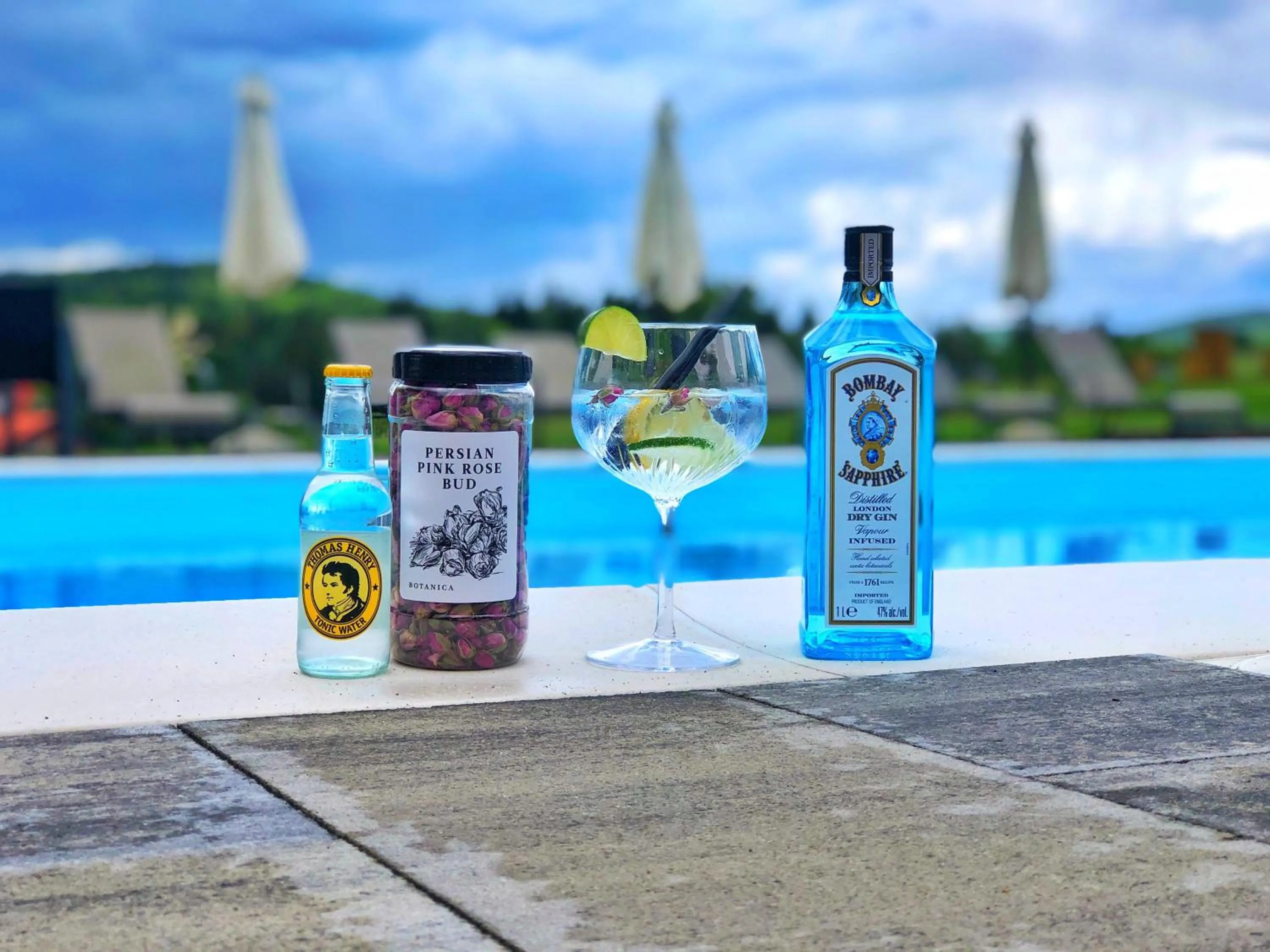 Alcoholic drinks in 16 Lakes Hotel