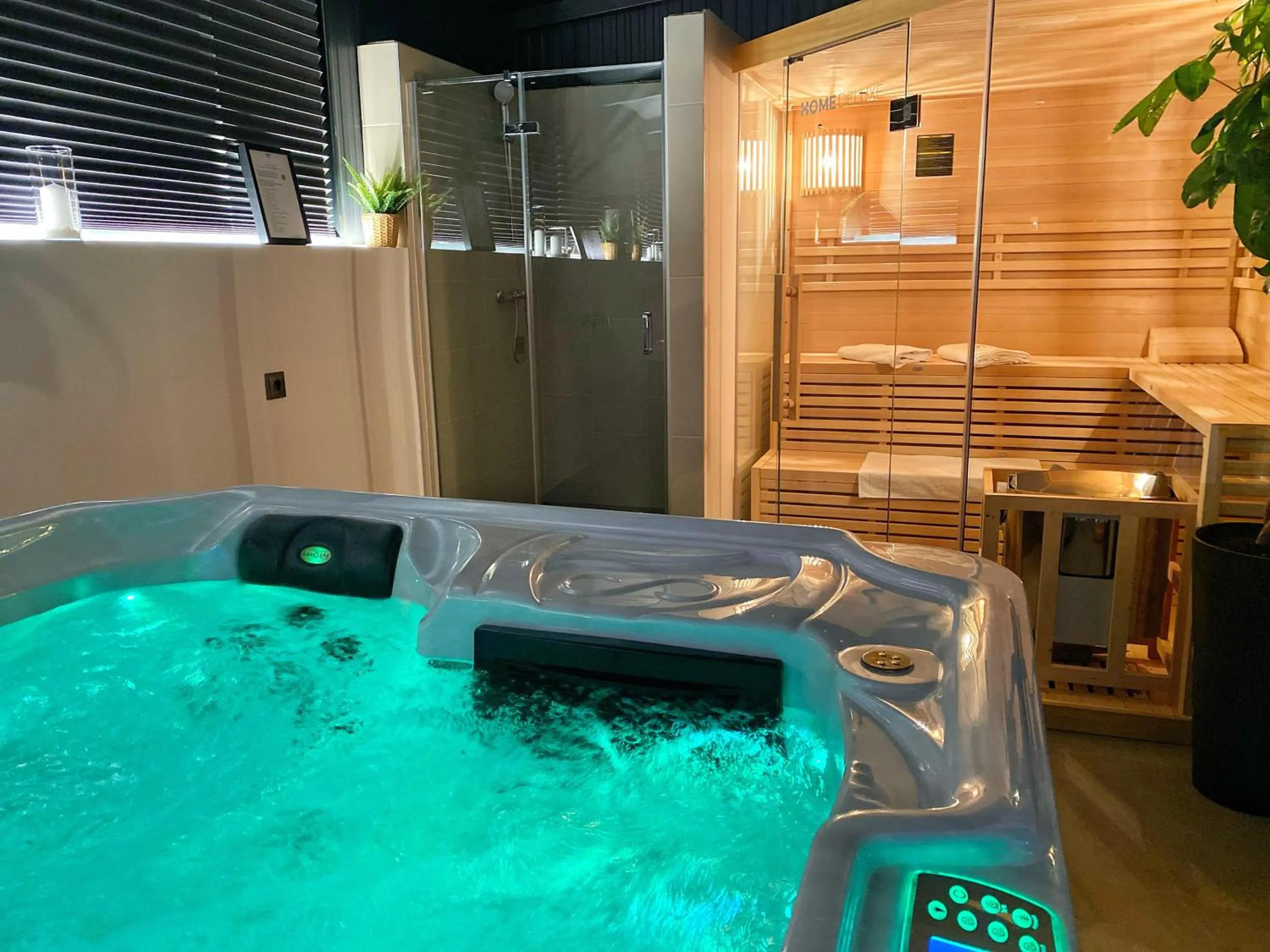 Hot Tub in 16 Lakes Hotel