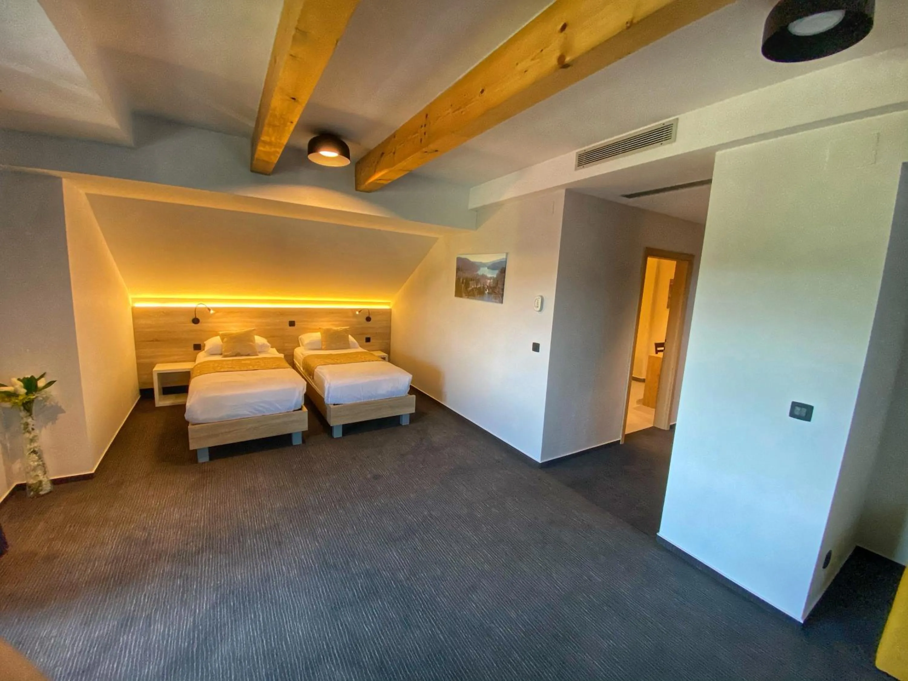 Bedroom, Bed in 16 Lakes Hotel