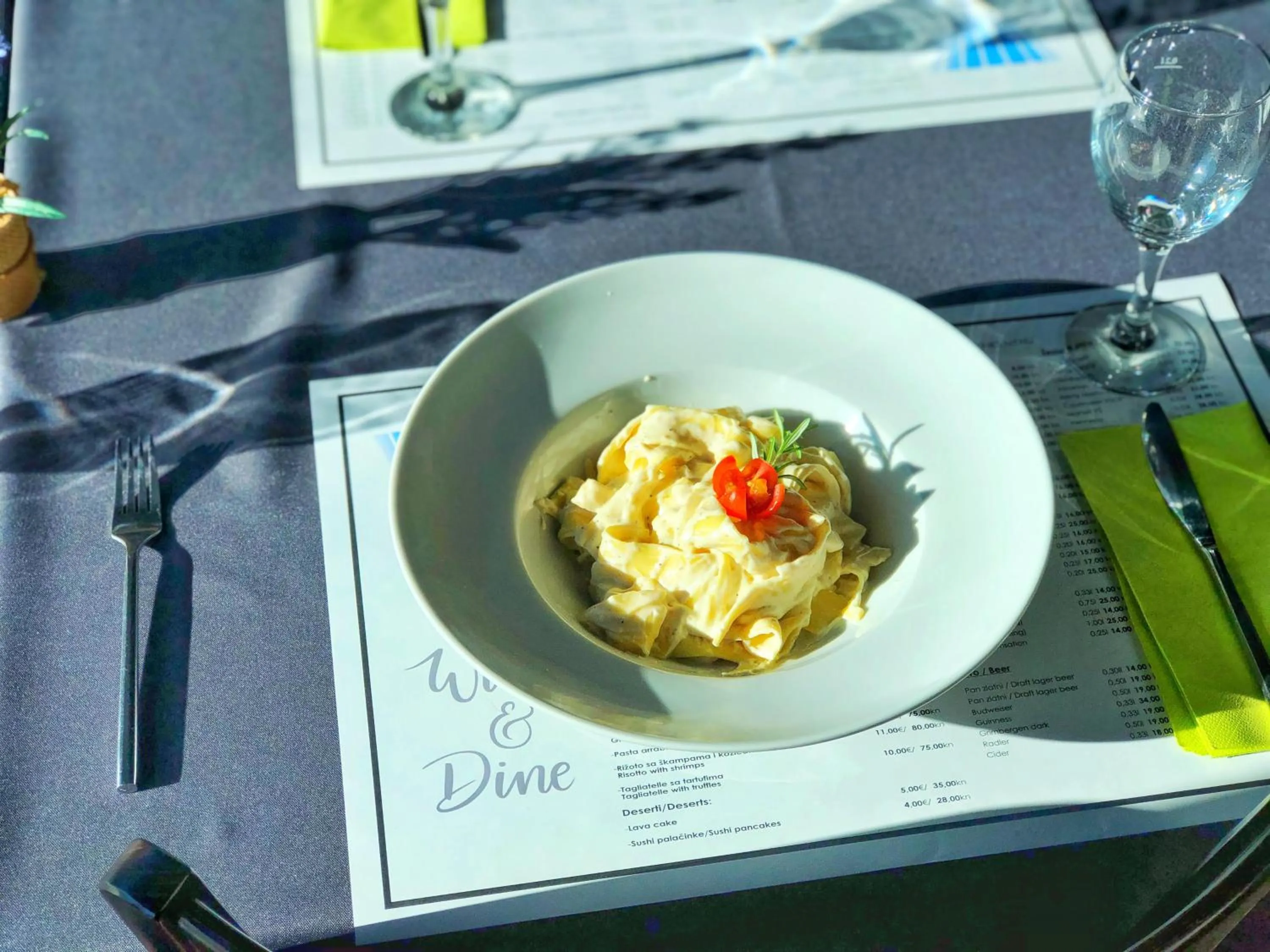 Food and drinks in 16 Lakes Hotel