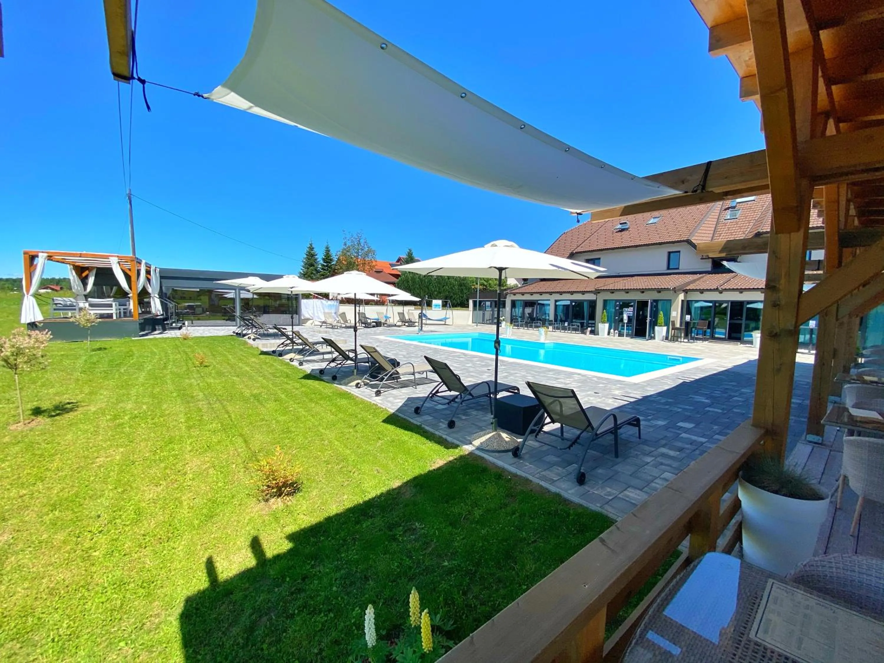 Swimming pool in 16 Lakes Hotel