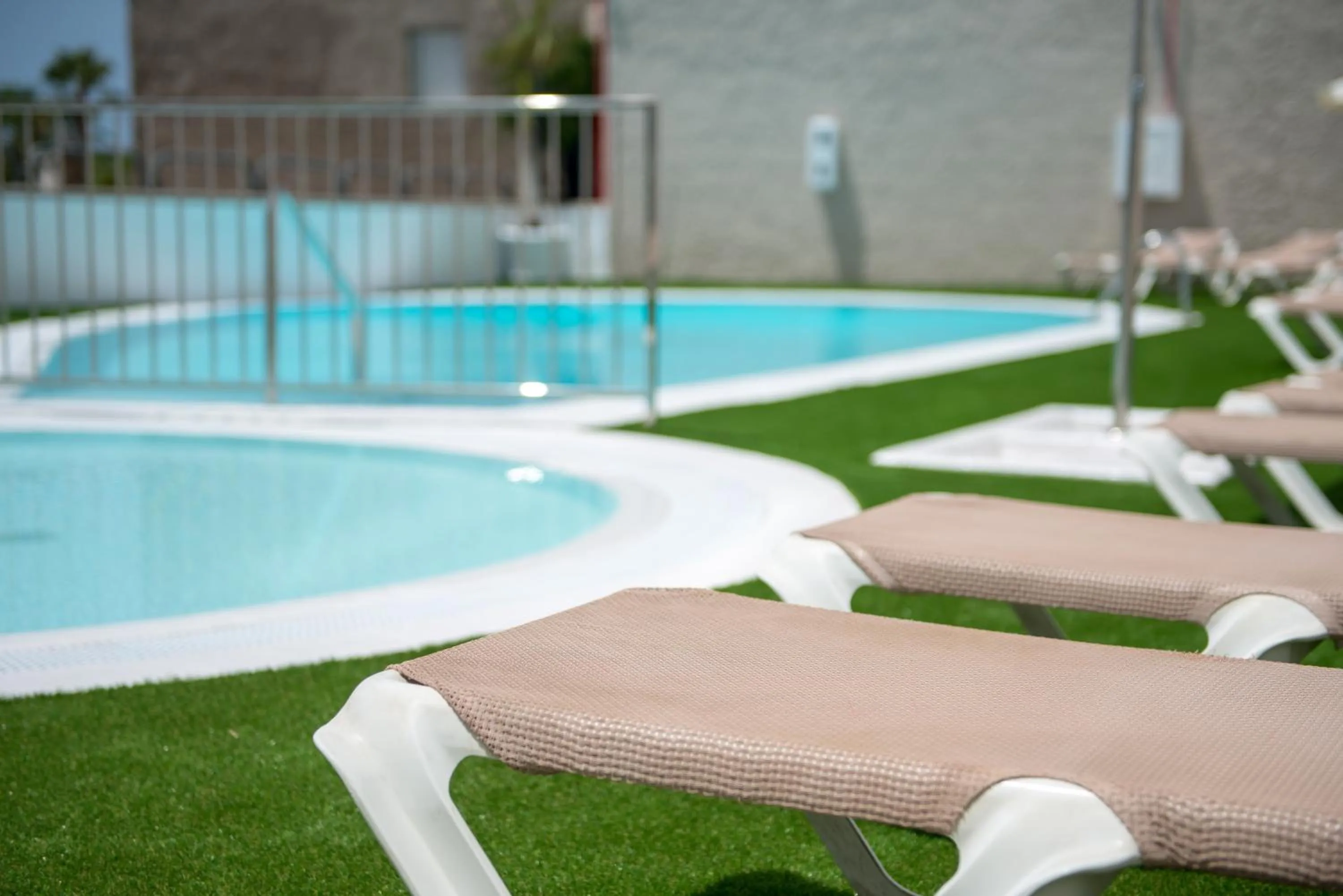 Swimming pool in Montesol Atsol