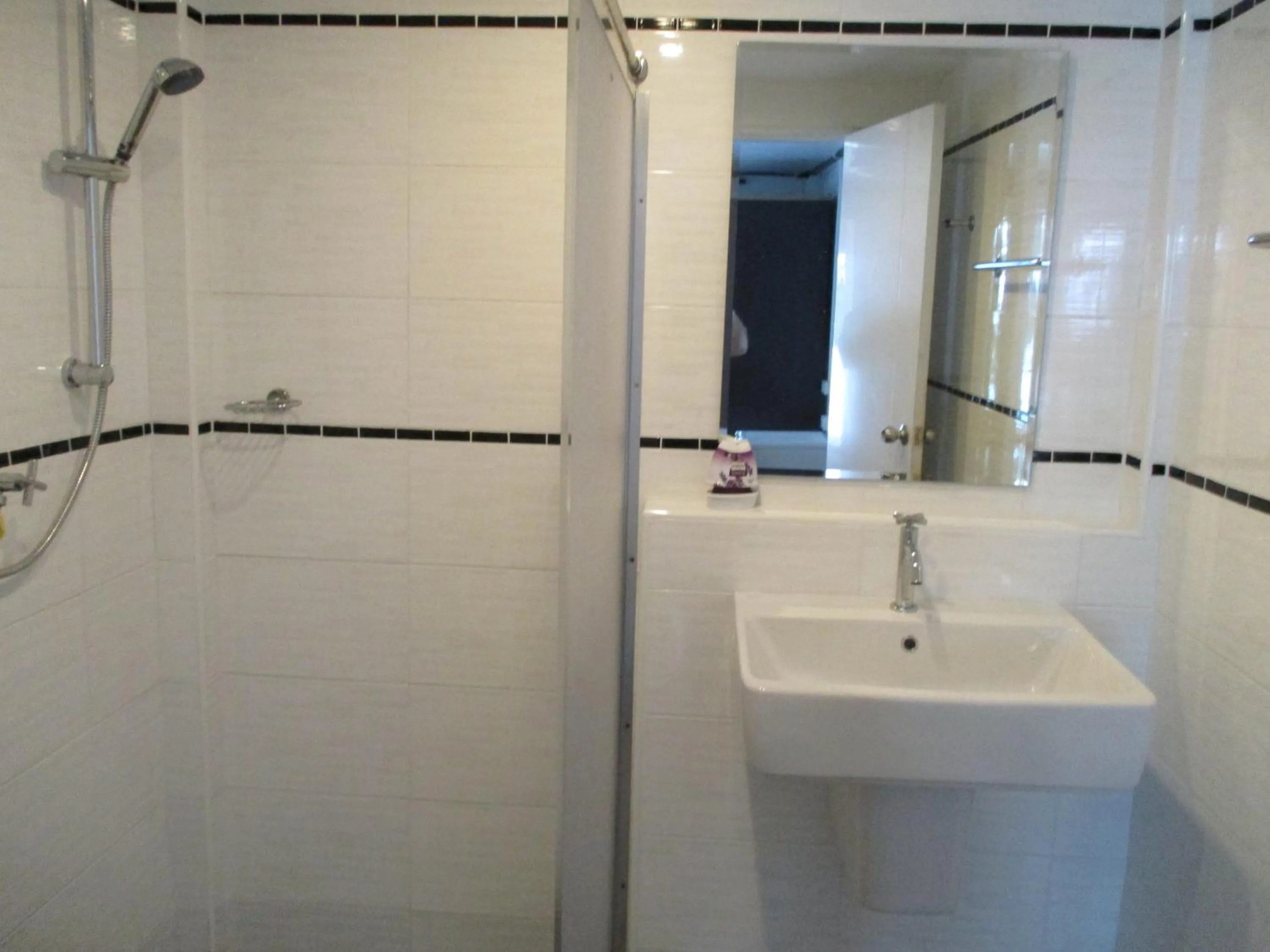 Shower in Sunrise Villas Seaview