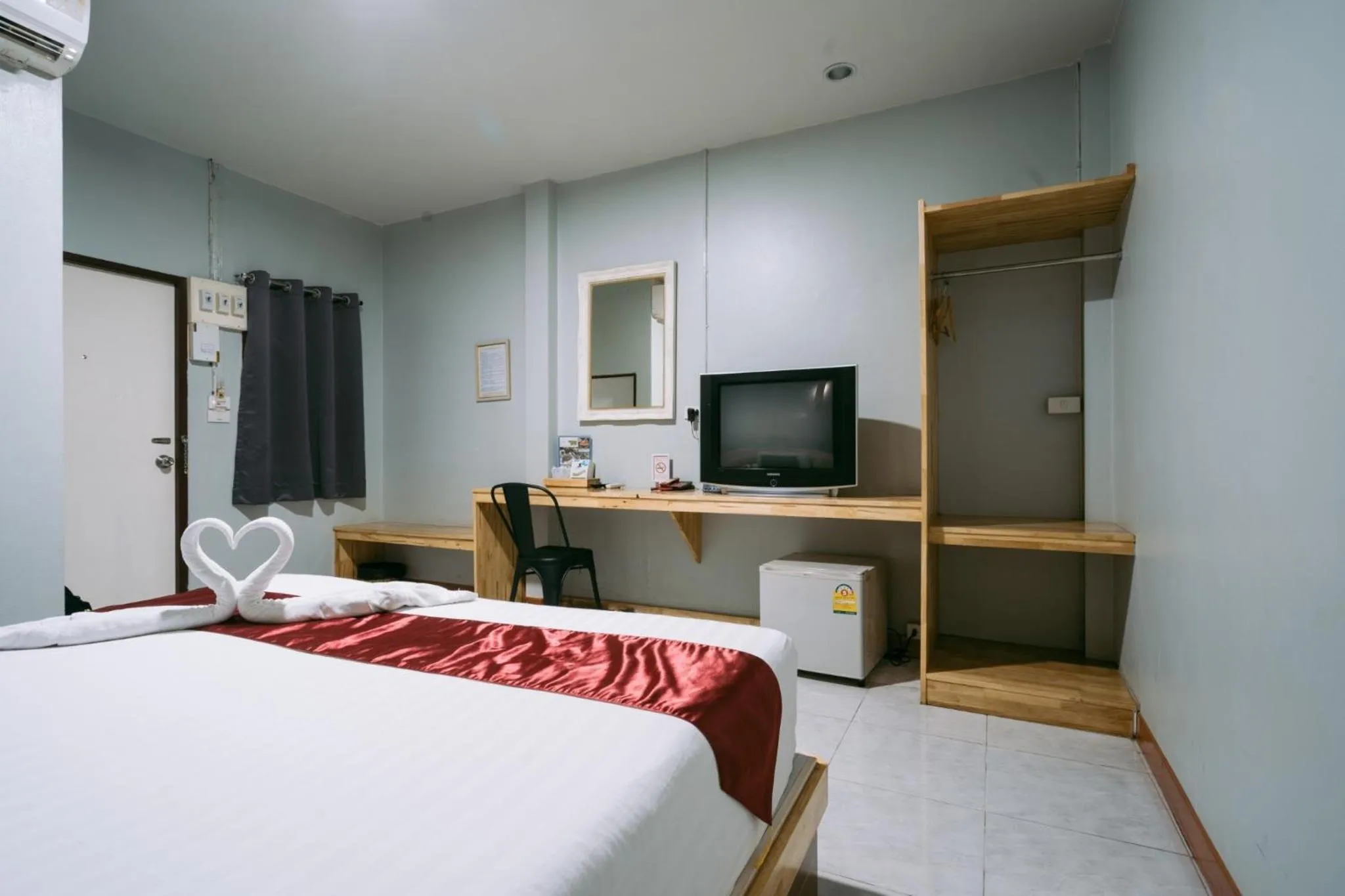 Photo of the whole room, Bed in Jintana Resort