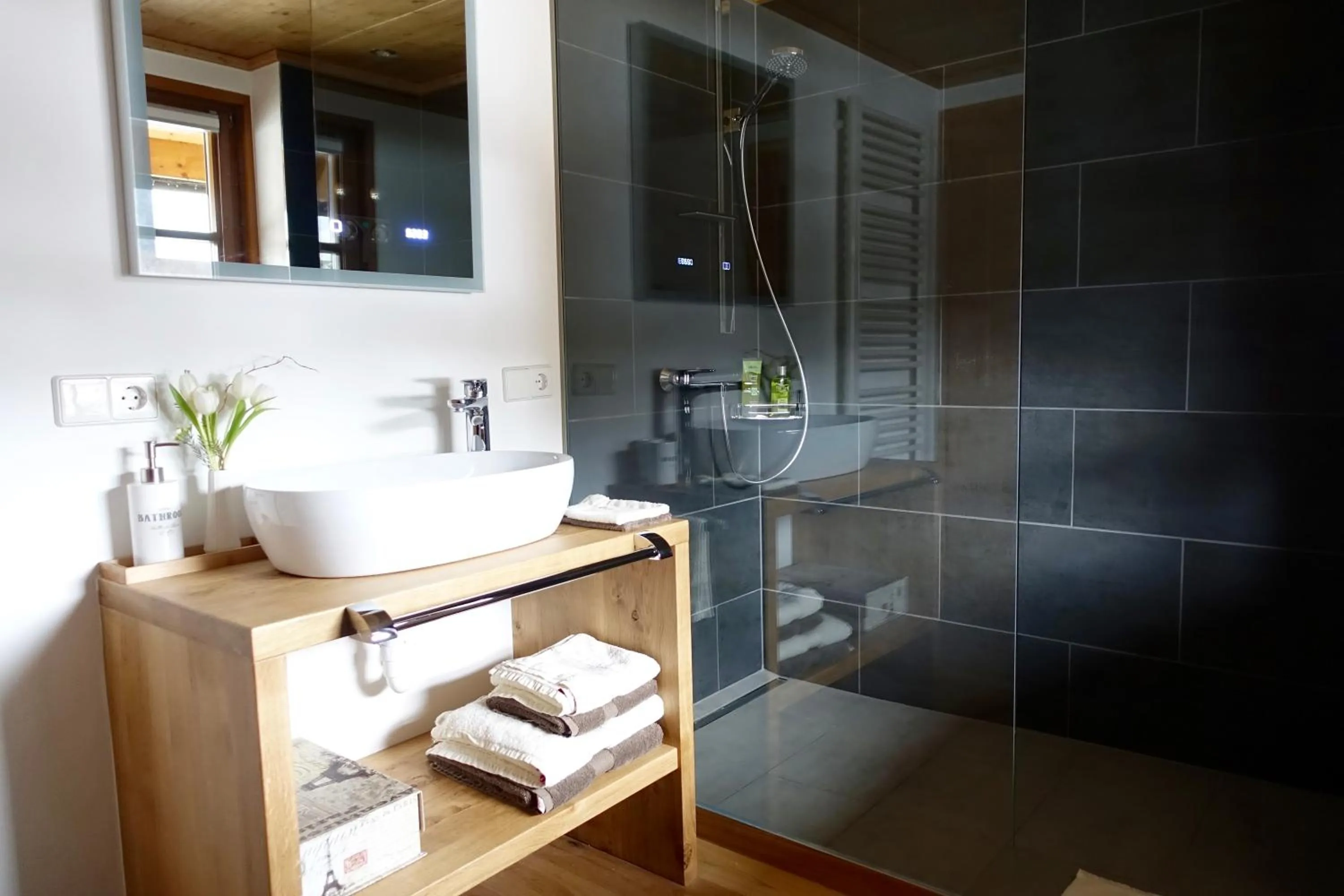 Bathroom in Hollhouse - Bed & Breakfast