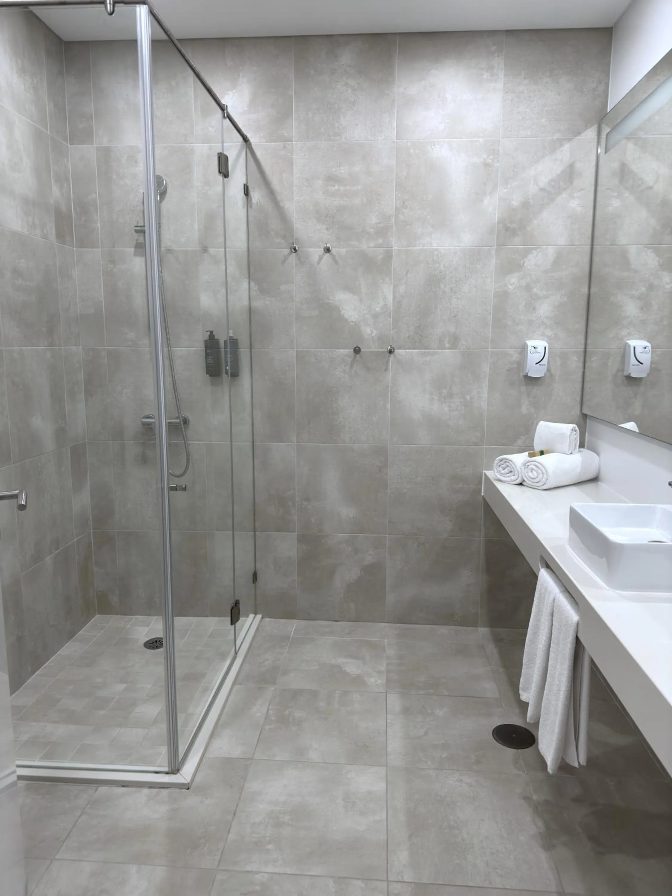 Shower in RIDE Surf Resort & Spa Peniche