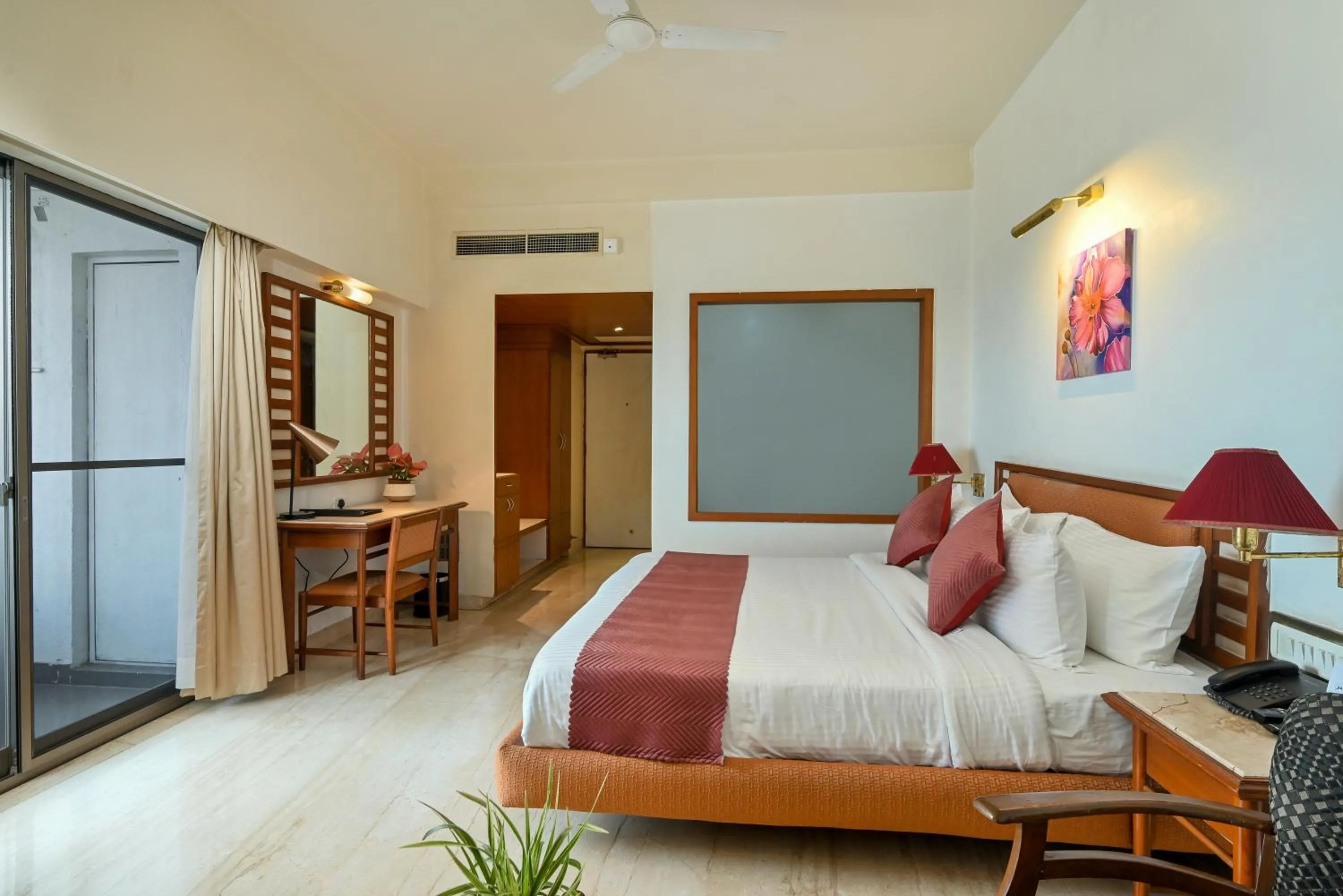 Bed in Hotel Maharaja Regency