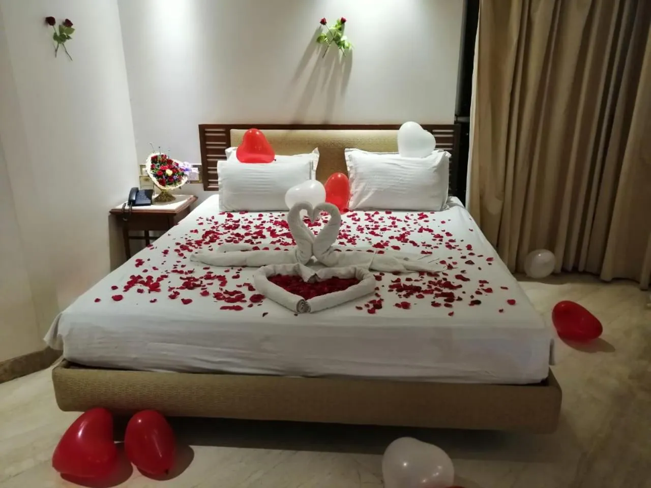 Bed in Hotel Maharaja Regency