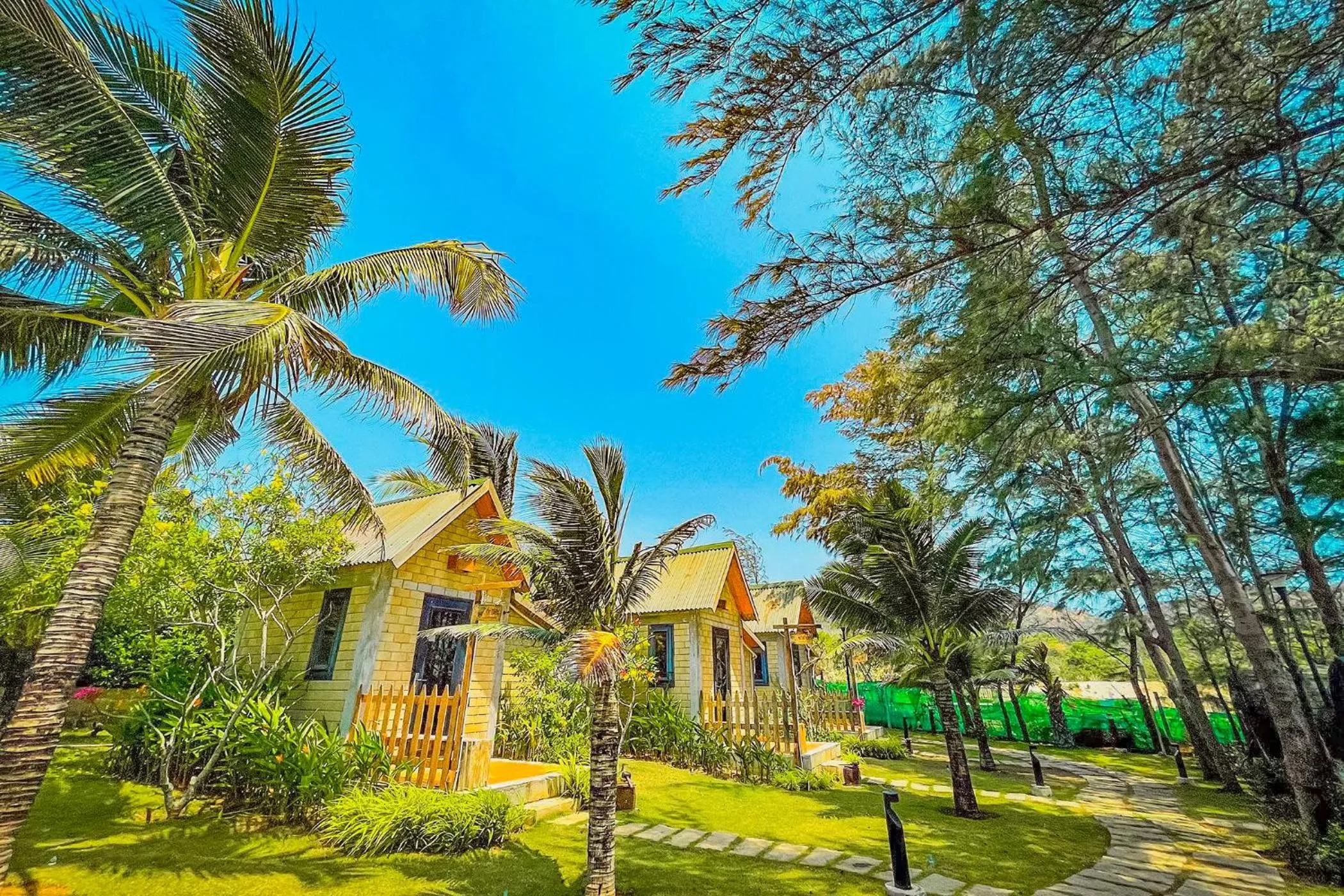 Long Hải Channel Beach Resort