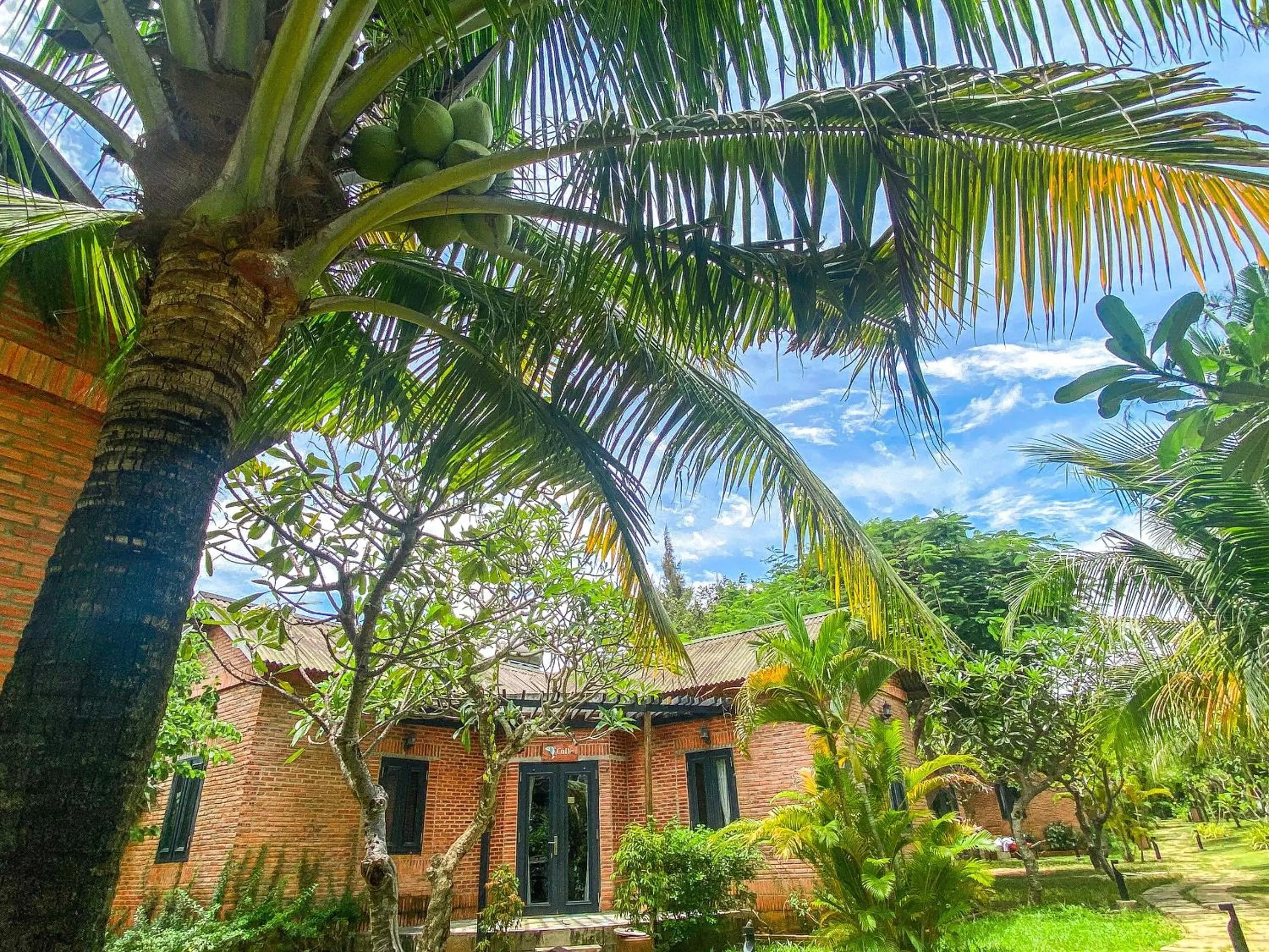 Long Hải Channel Beach Resort
