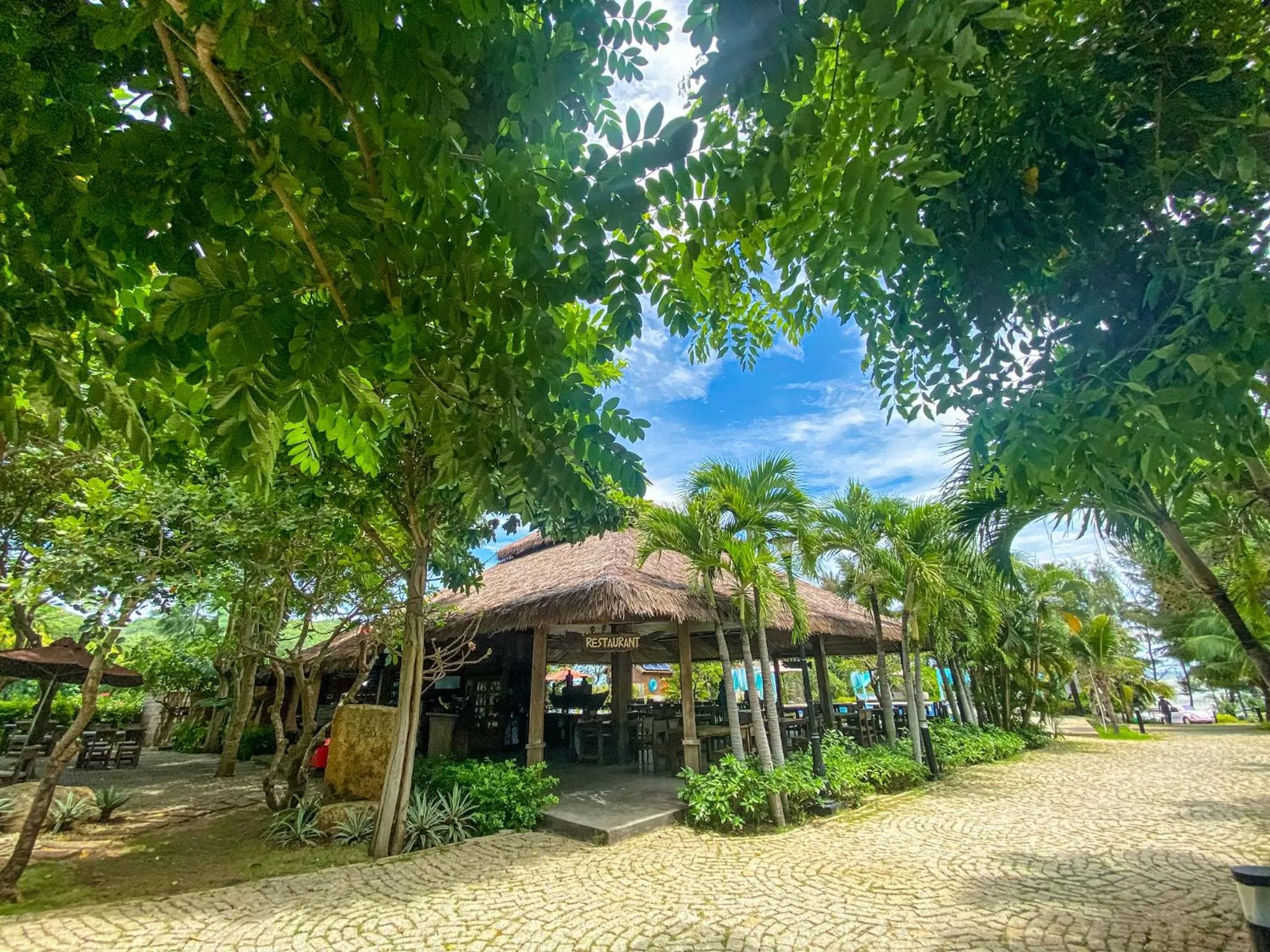 Restaurant/places to eat in Long Hải Channel Beach Resort