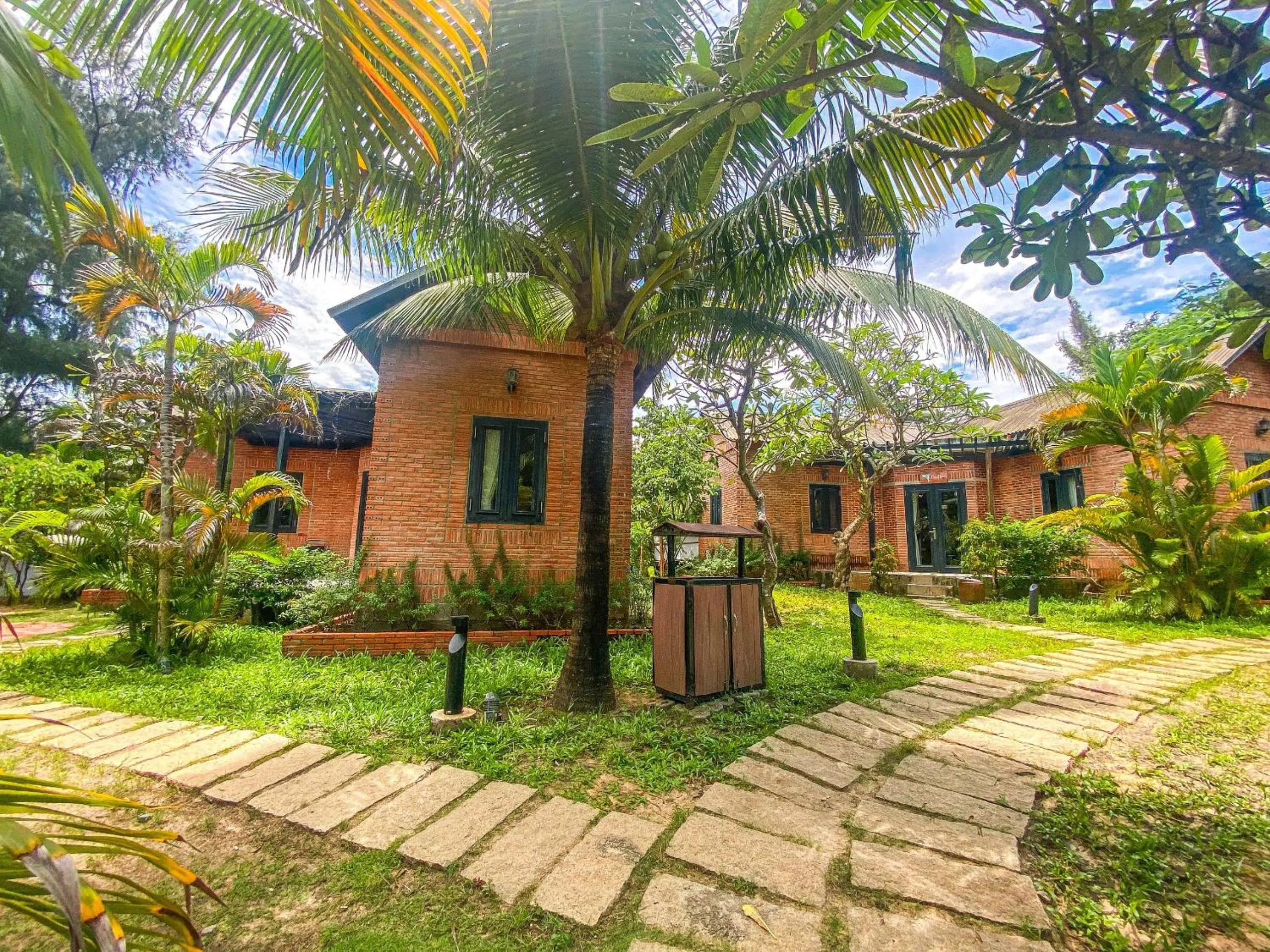 Long Hải Channel Beach Resort