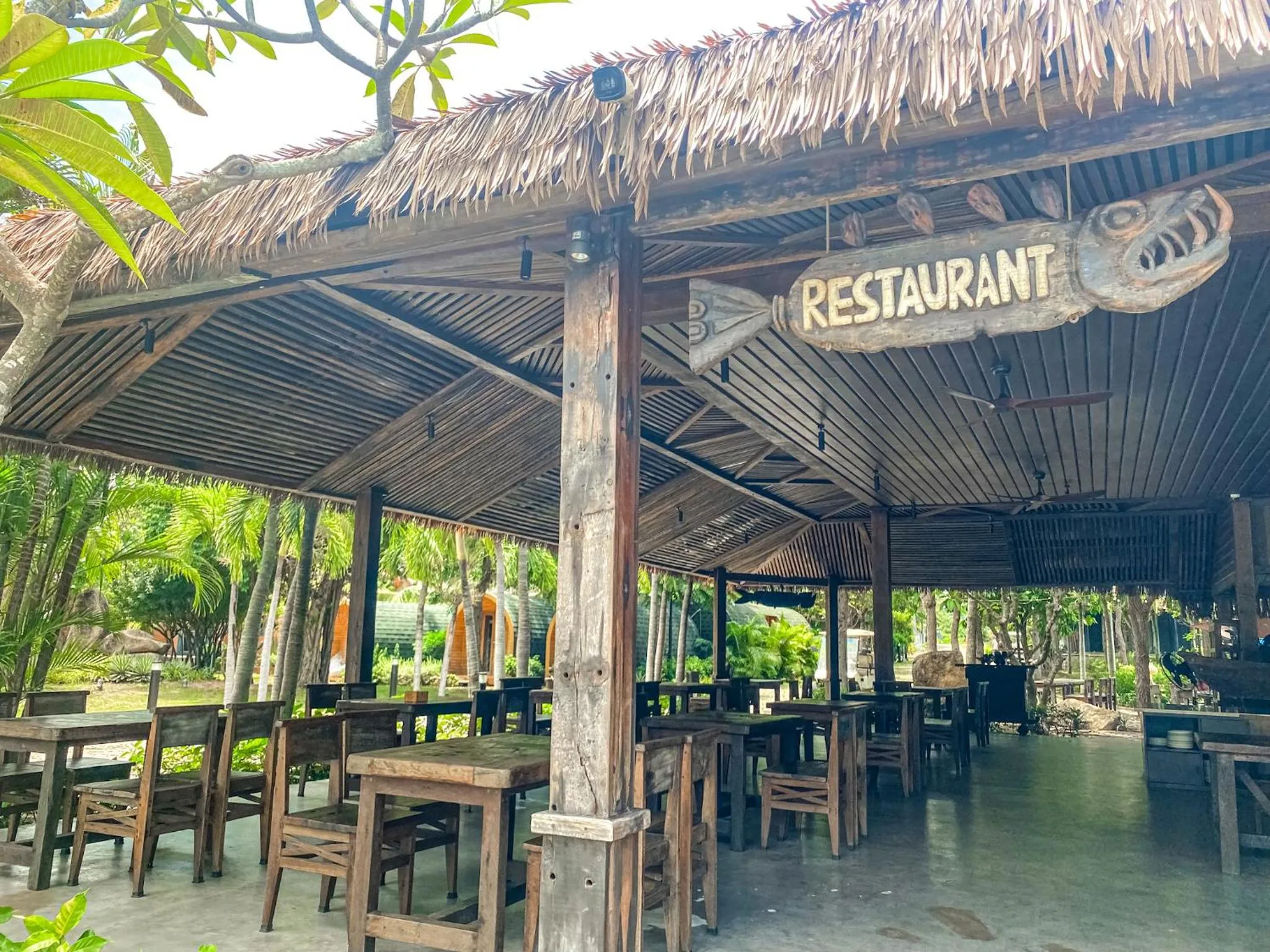 Restaurant/places to eat in Long Hải Channel Beach Resort