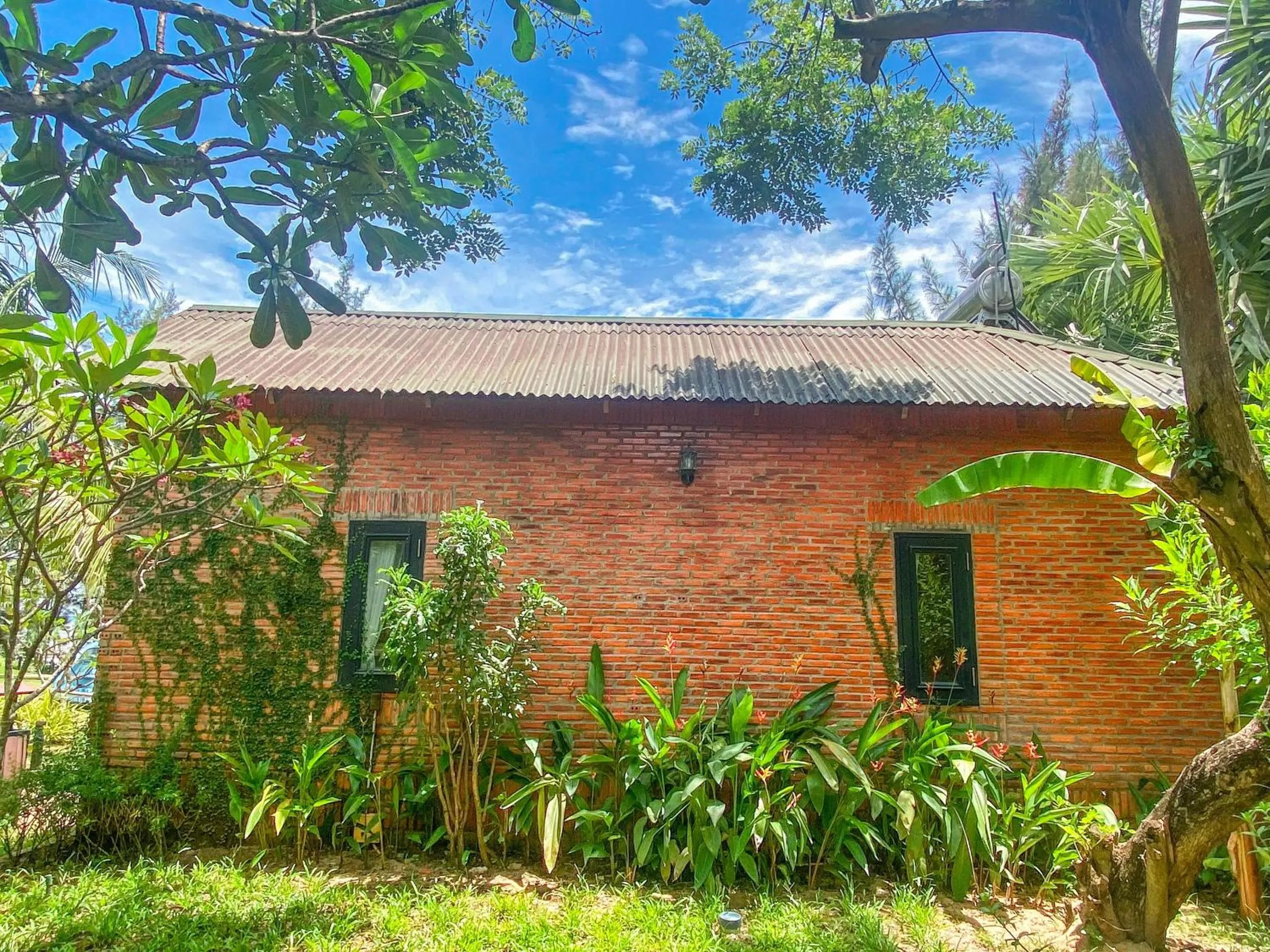 Long Hải Channel Beach Resort