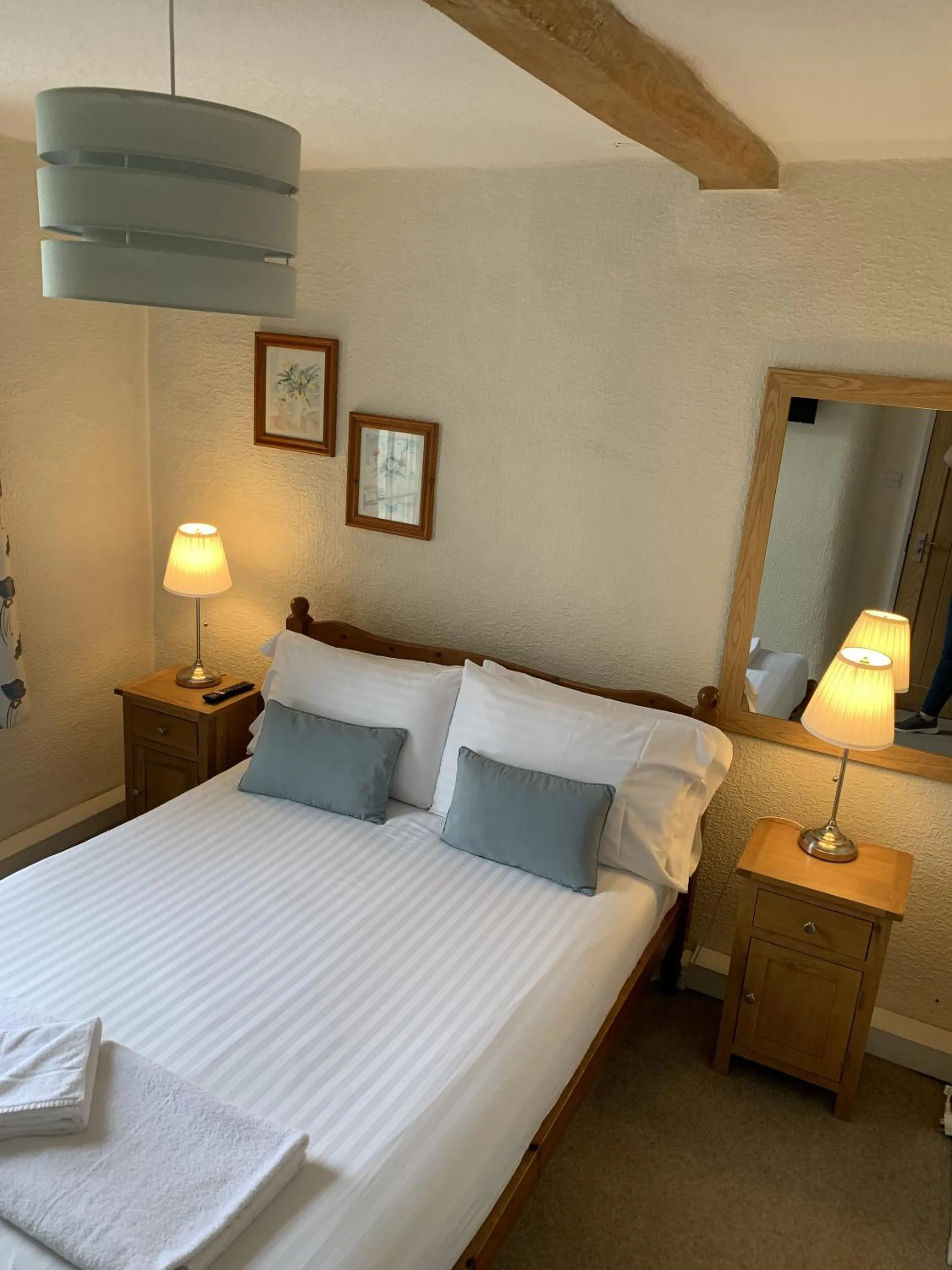 Bedroom, Bed in Old Farm Hotel