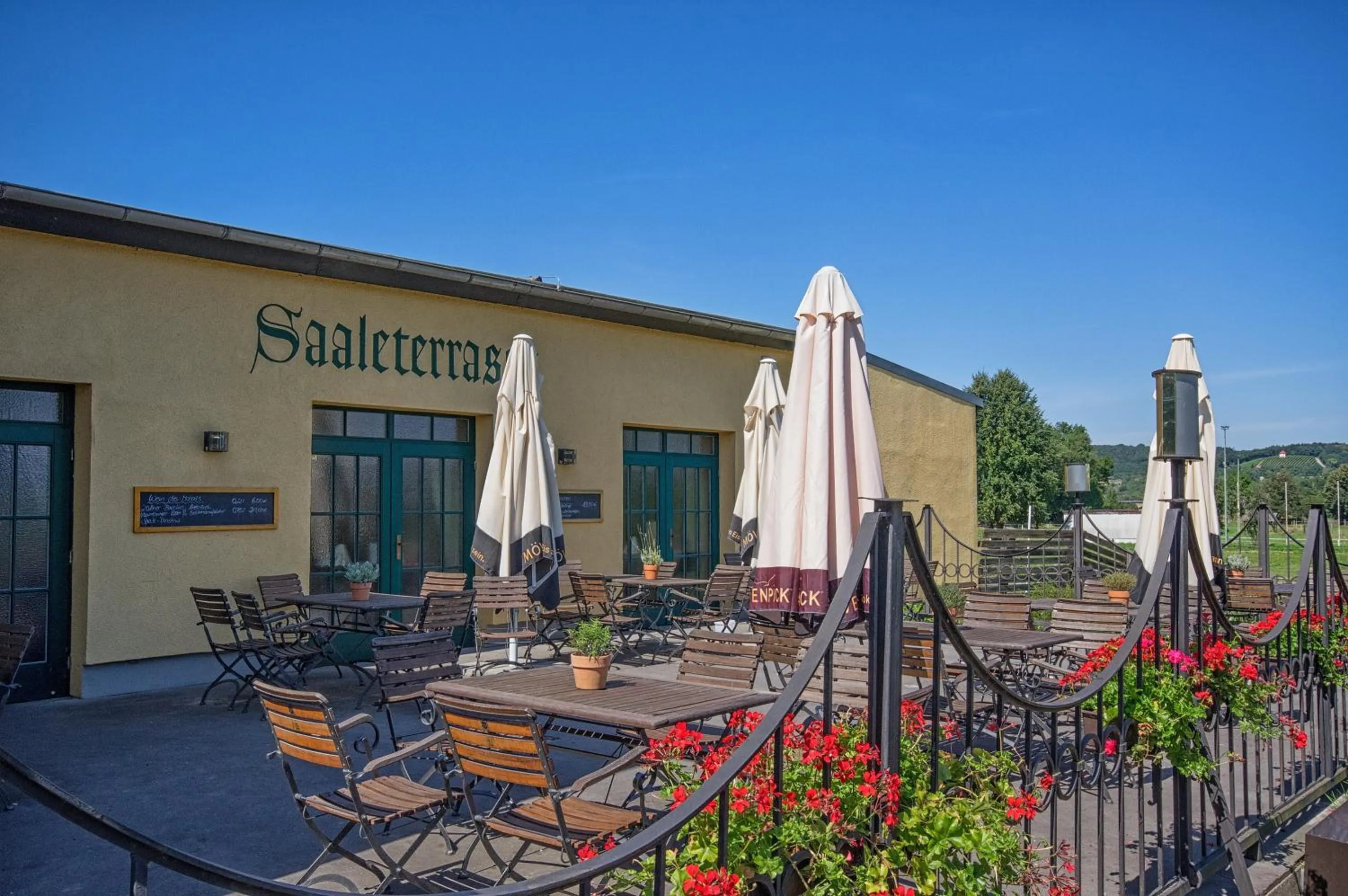 Restaurant/places to eat in Gastwirtschaft & Hotel Hallescher Anger