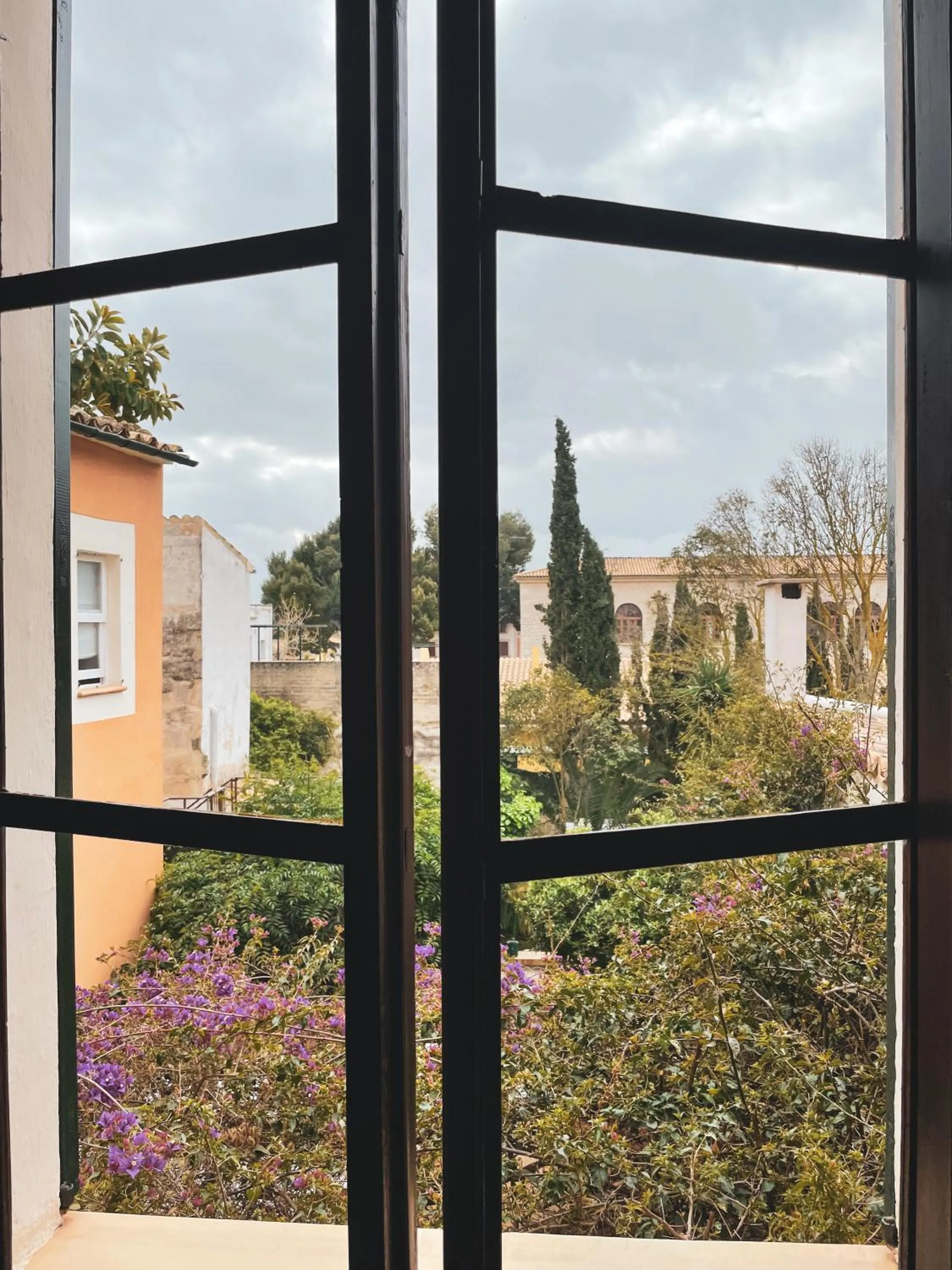 Garden view in El Nido de Alaro - Turismo de Interior