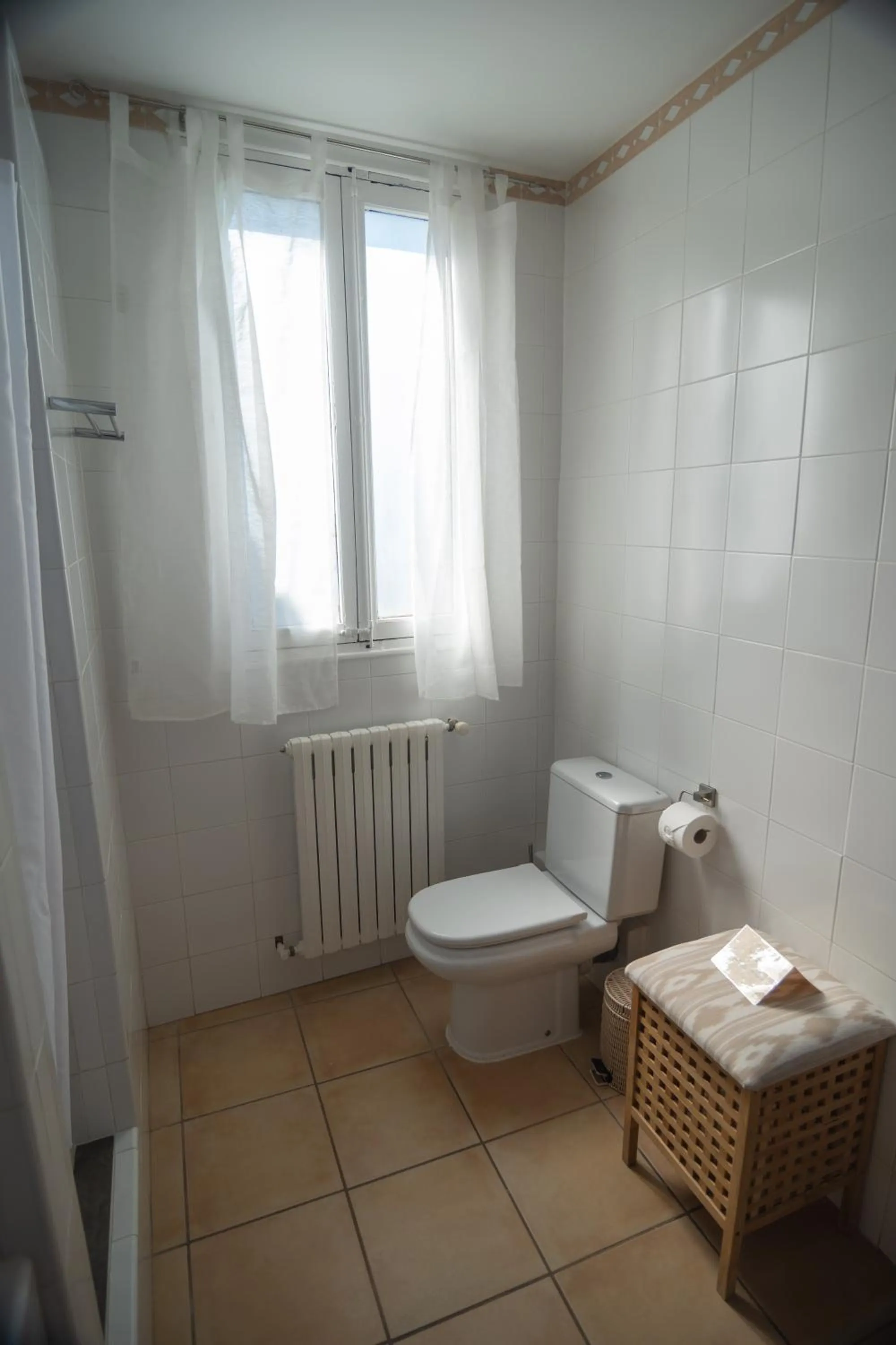 Toilet in El Nido de Alaro - Turismo de Interior