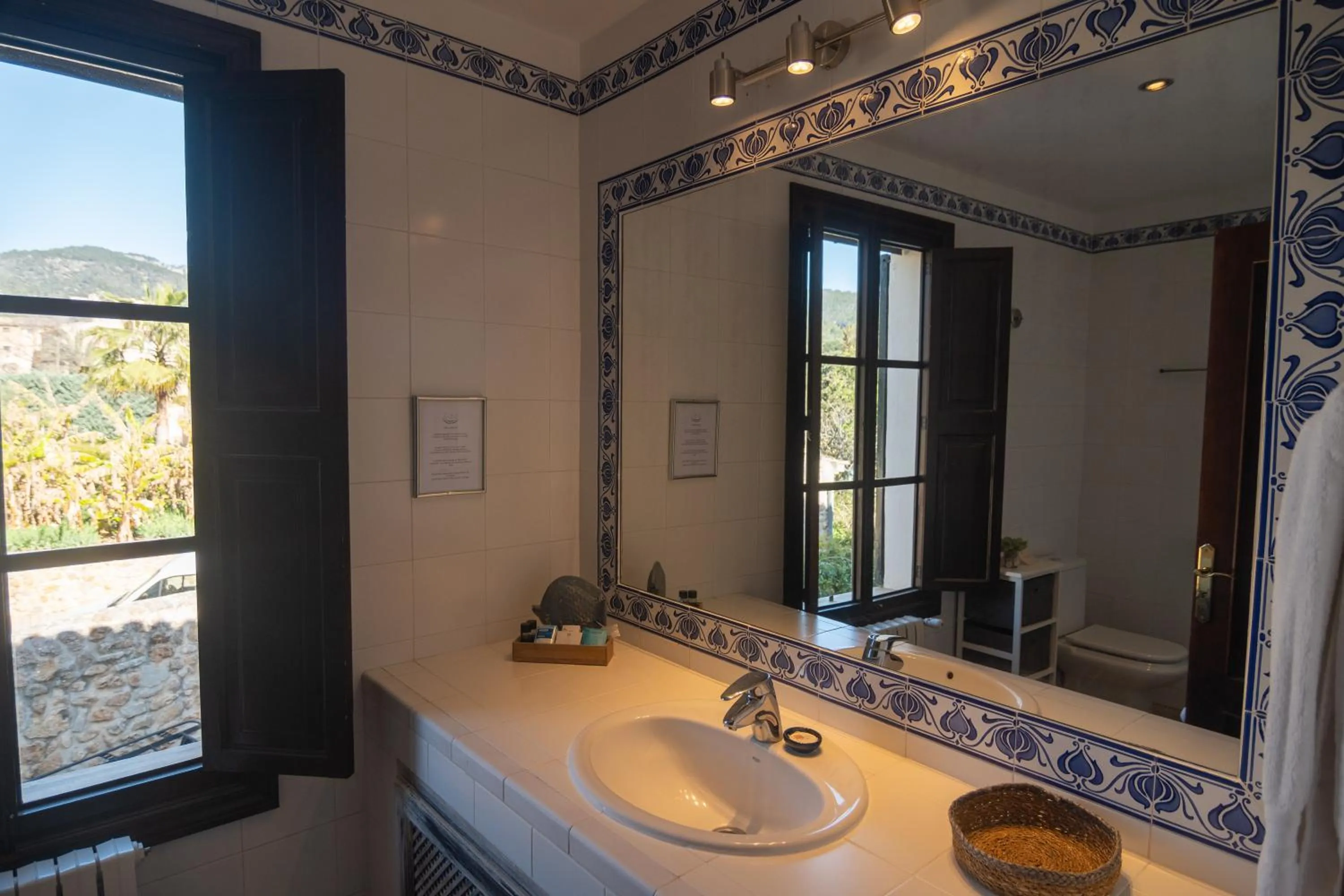 Bathroom in El Nido de Alaro - Turismo de Interior