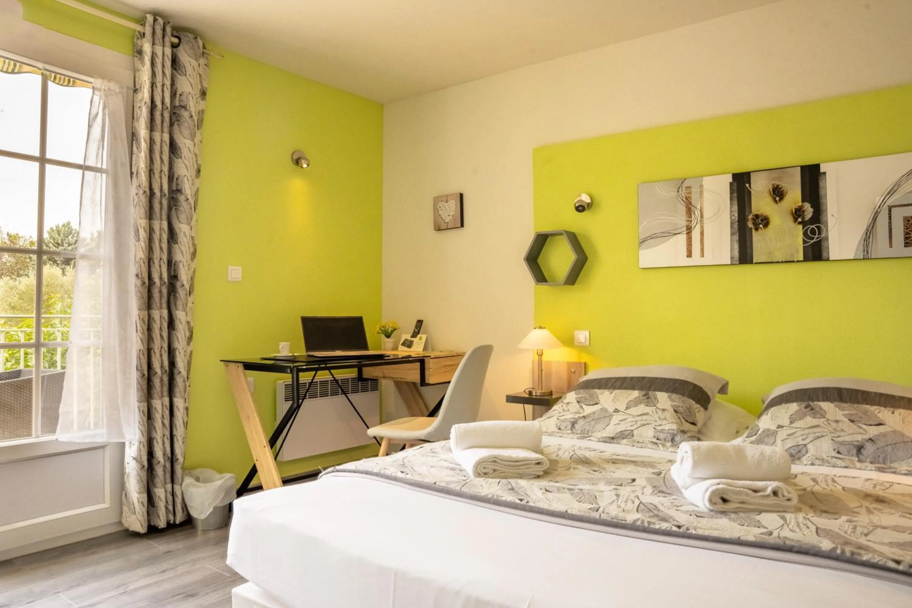 Bed in Logis Hotel des Granges