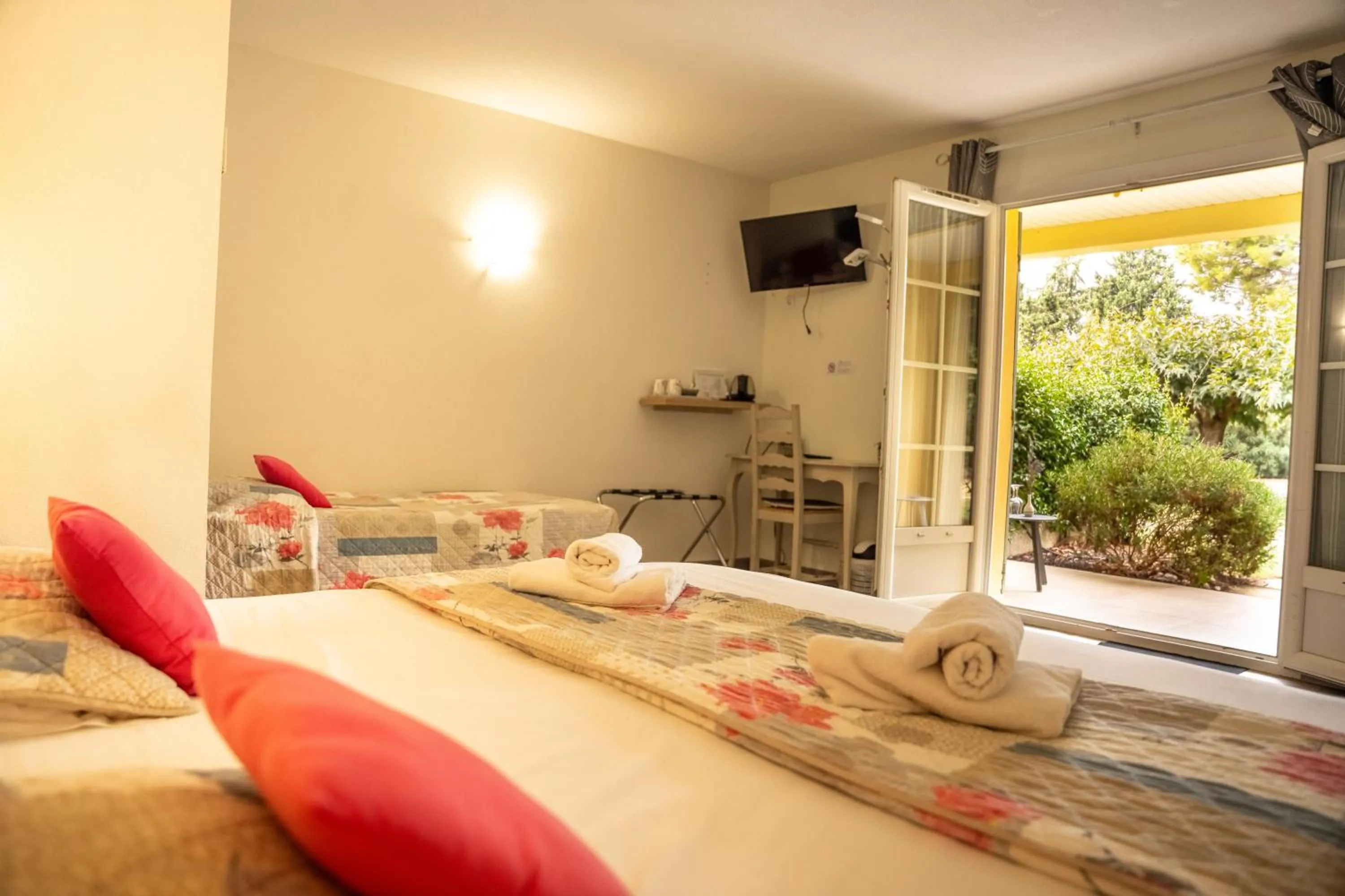 Bed in Logis Hotel des Granges