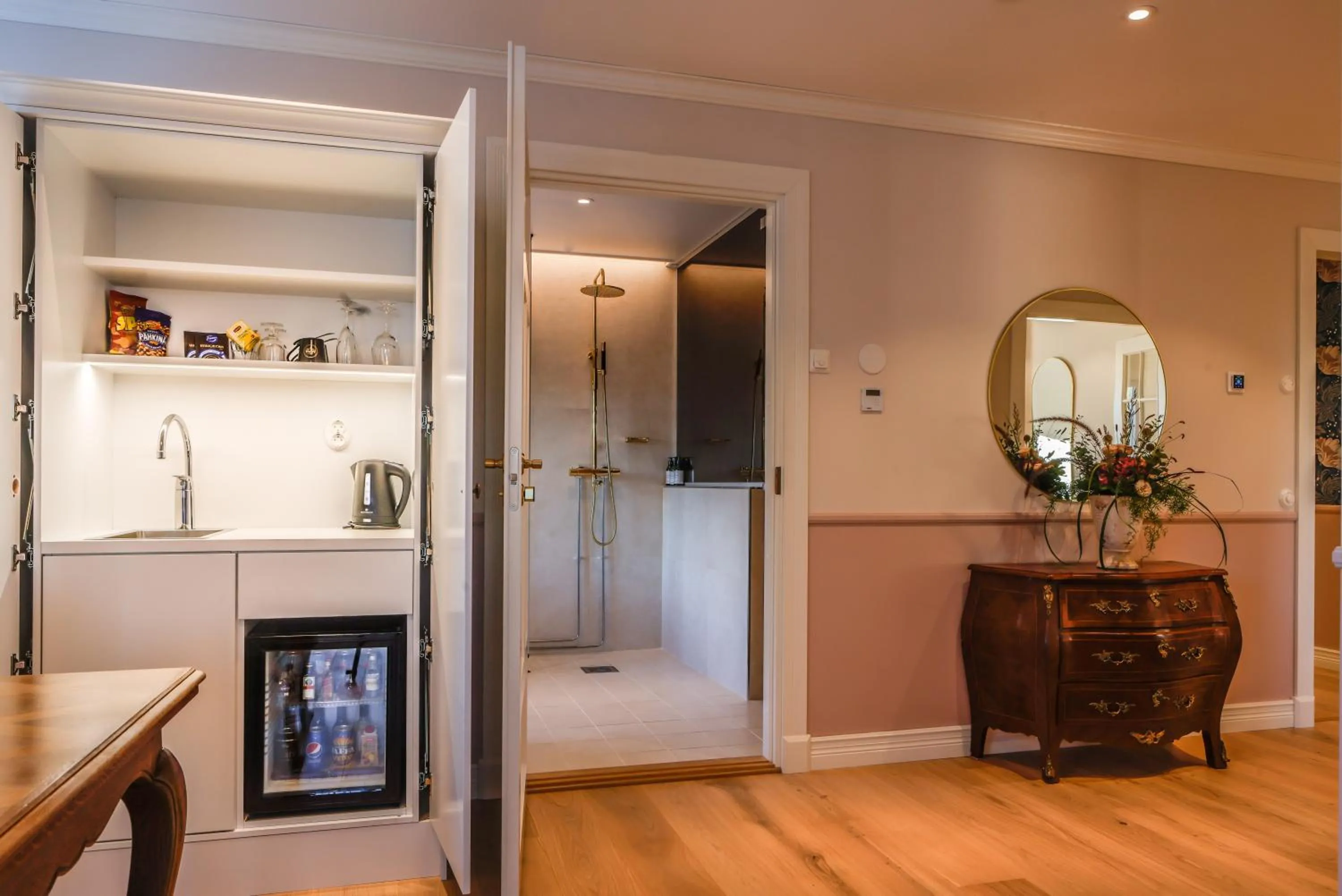 Kitchen or kitchenette in Hotelli-Ravintola Alma