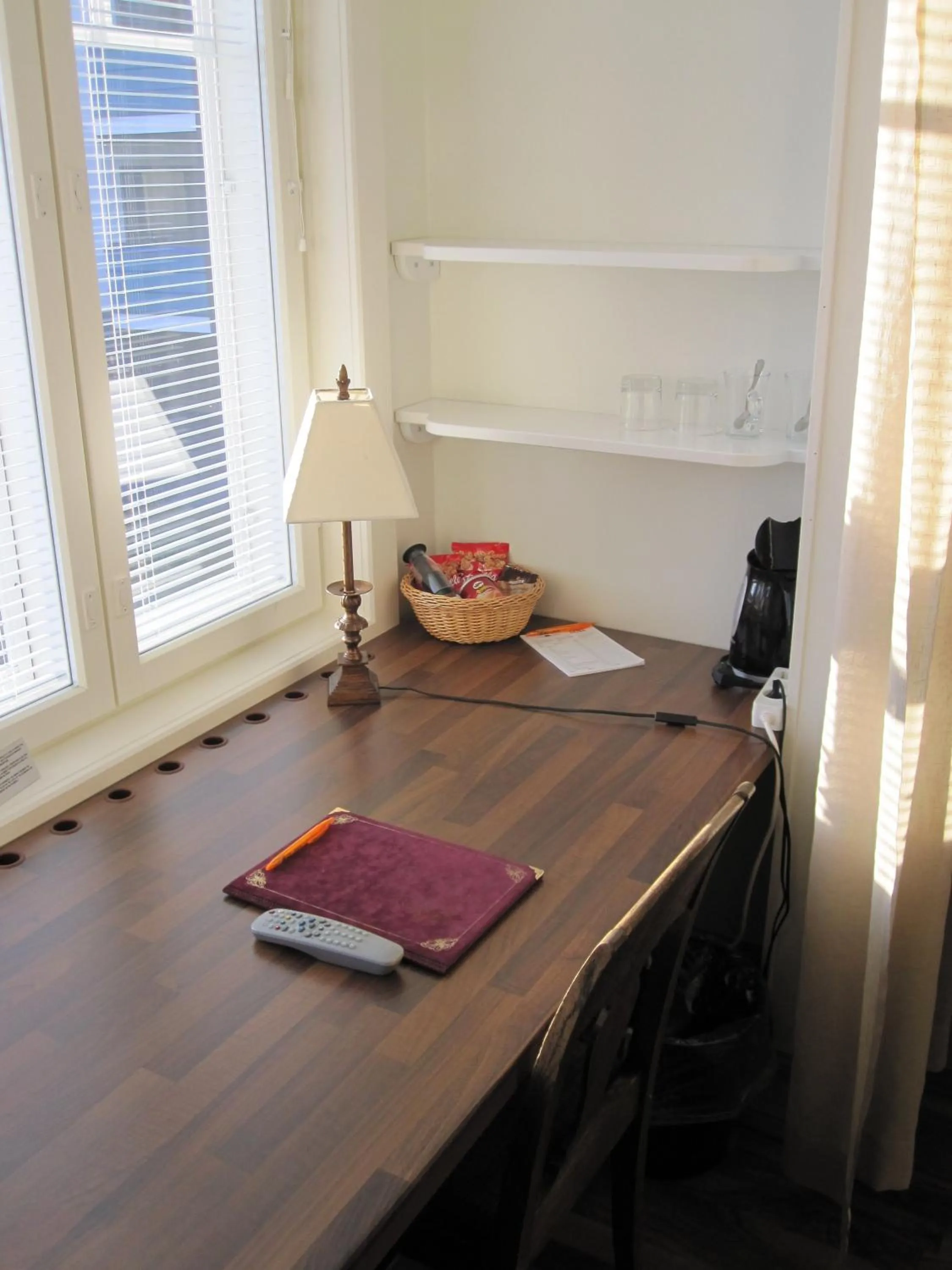 Coffee/tea facilities in Hotelli-Ravintola Alma