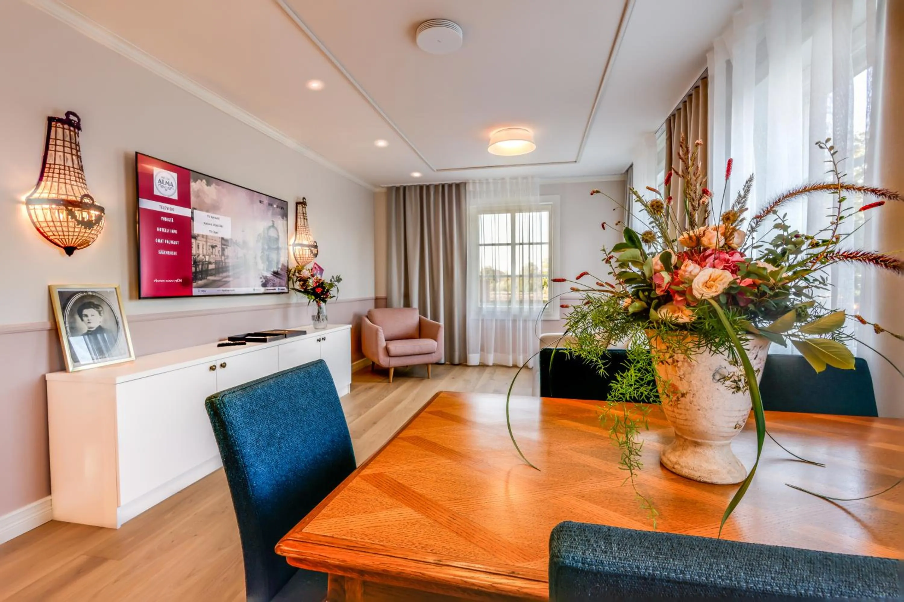 TV and multimedia in Hotelli-Ravintola Alma