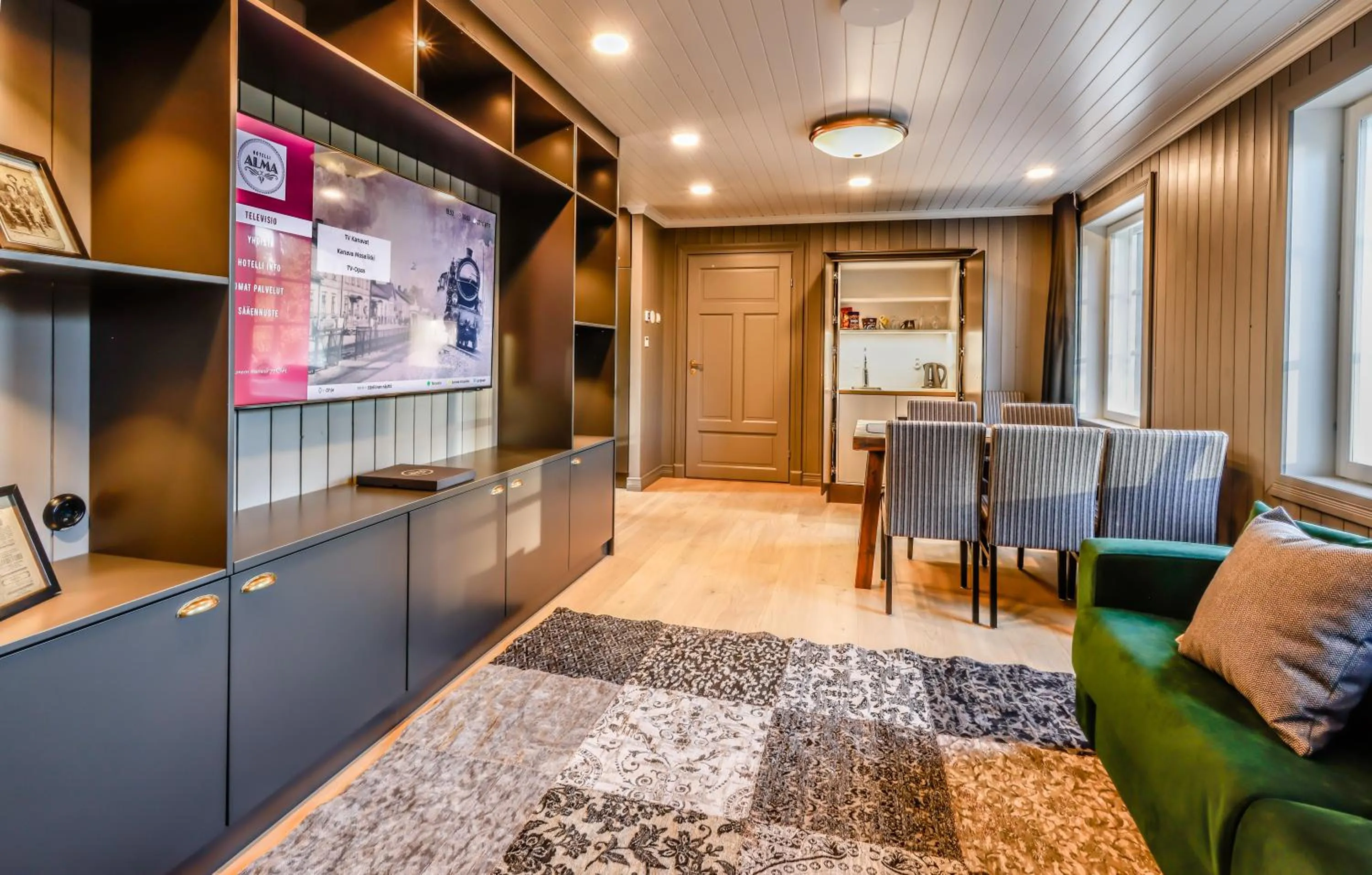 TV and multimedia in Hotelli-Ravintola Alma