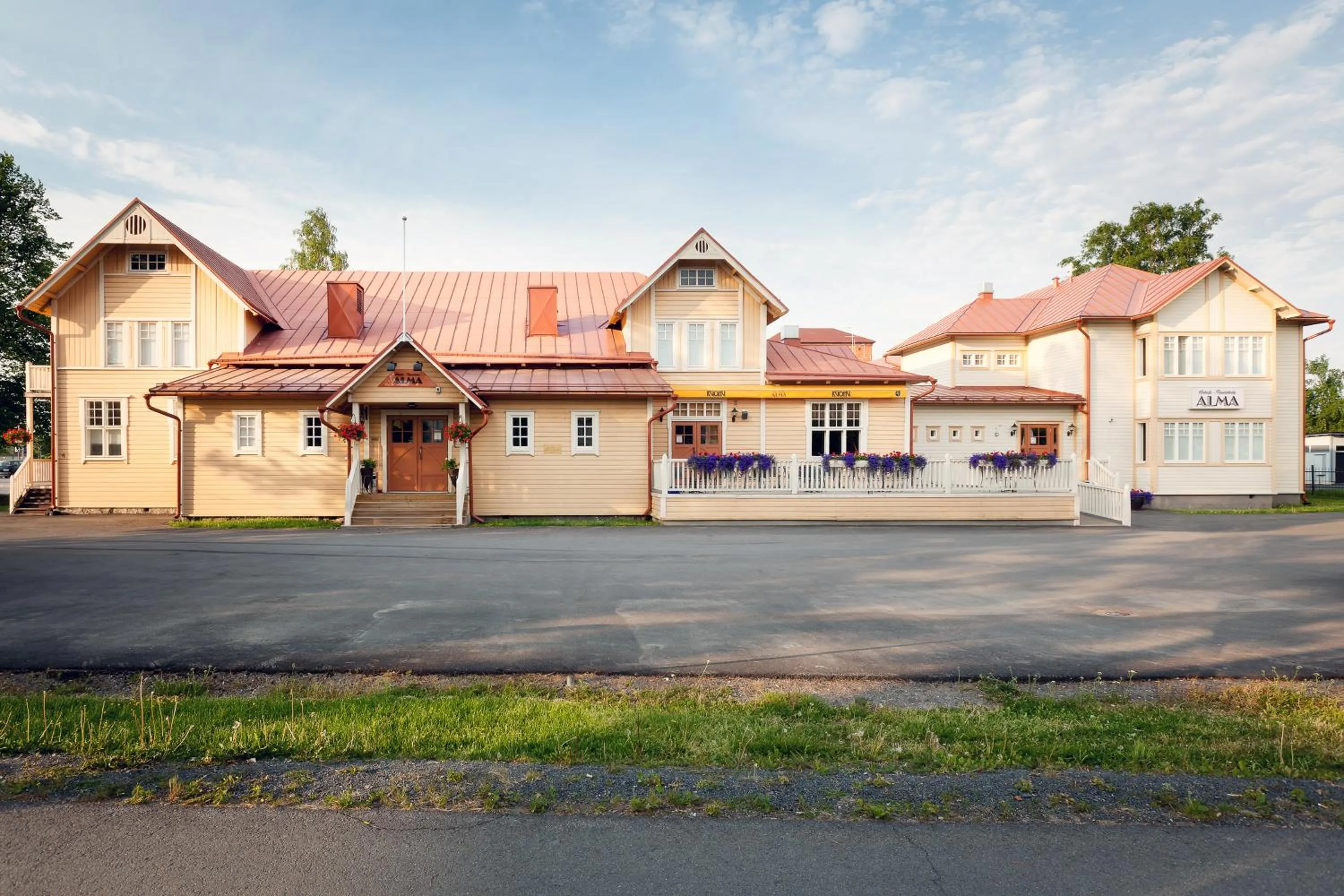 Facade/entrance in Hotelli-Ravintola Alma