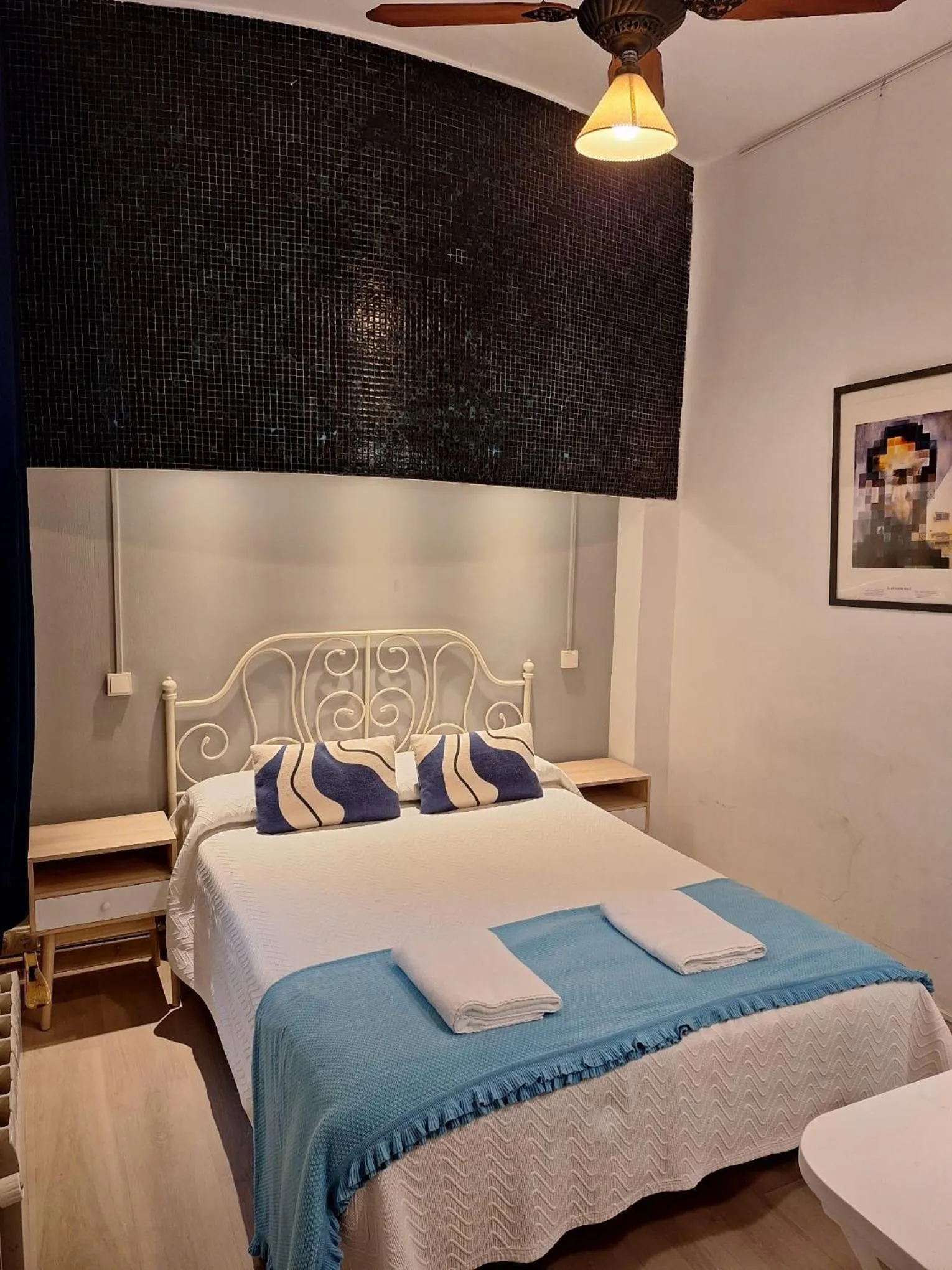 Bedroom, Bed in Casa Consell Apartments