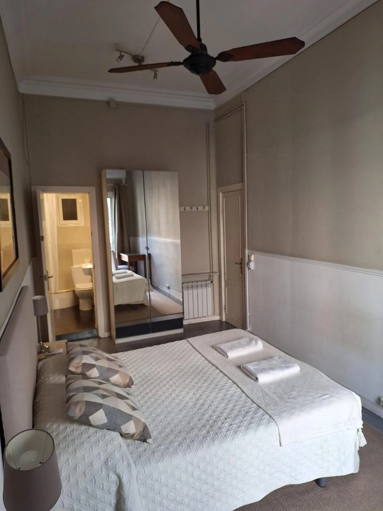 Bedroom, Bed in Casa Consell Apartments