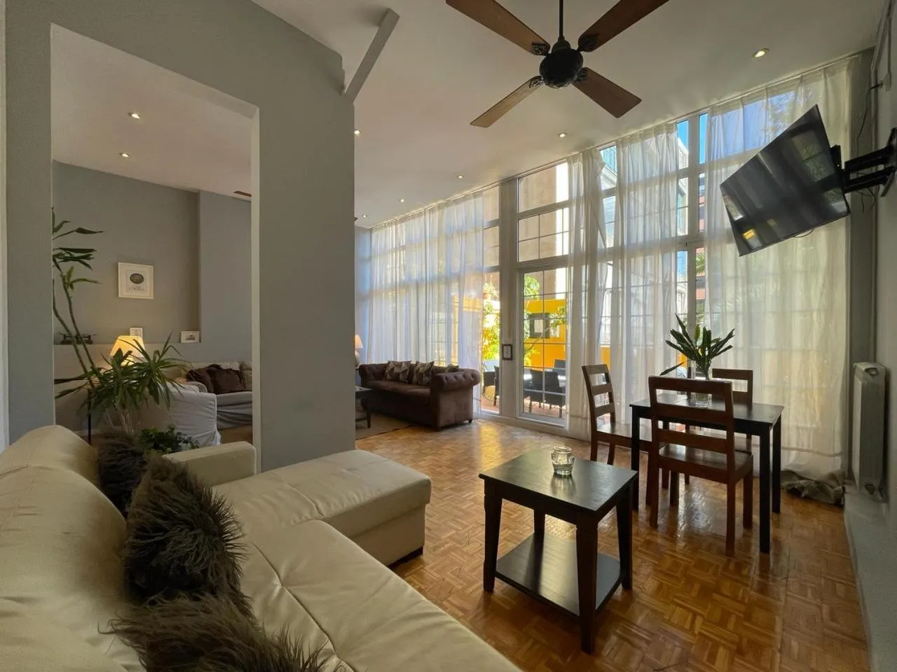 Communal lounge/ TV room in Casa Consell Apartments