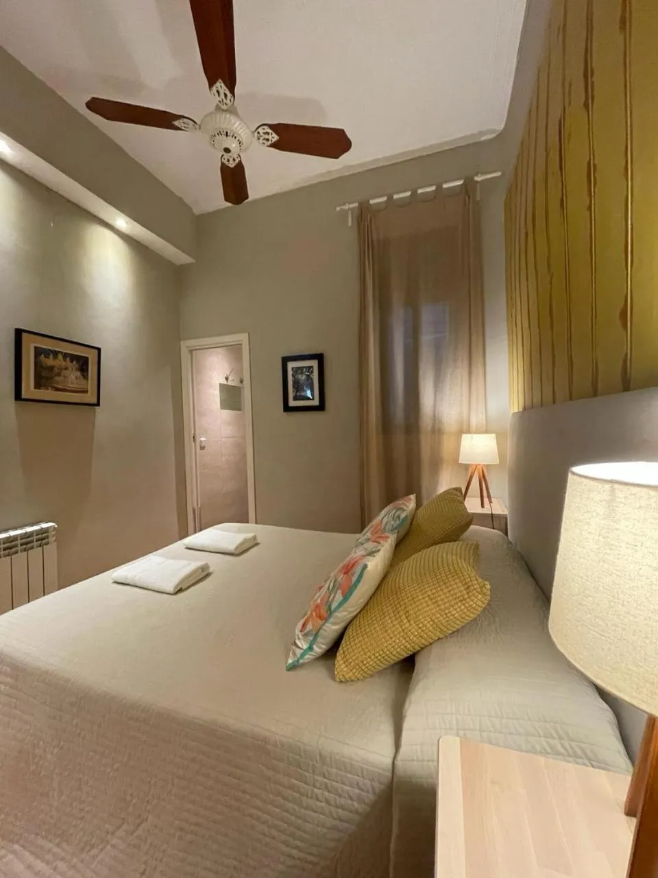 Bedroom, Bed in Casa Consell Apartments