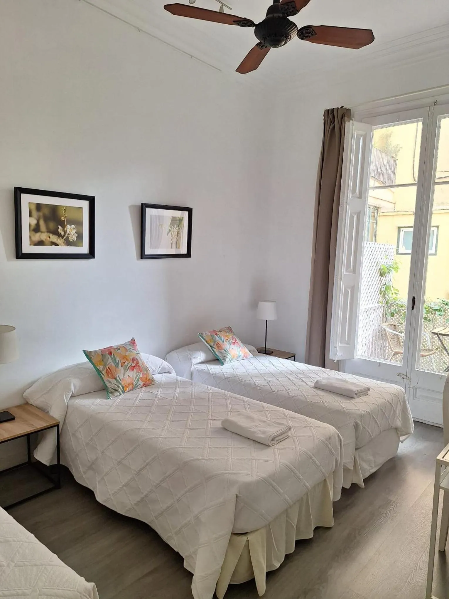 Bedroom, Bed in Casa Consell Apartments