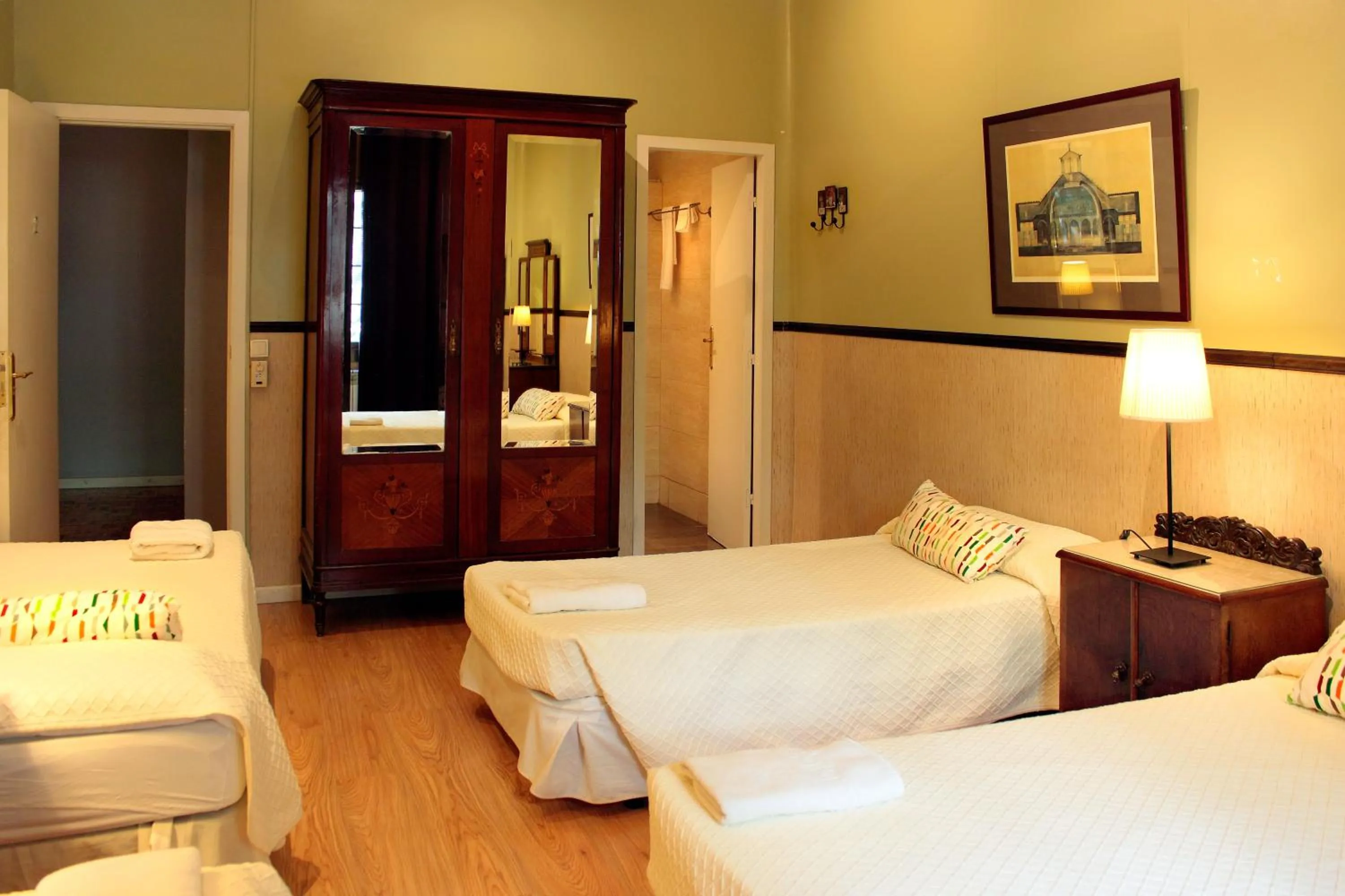 Bedroom, Bed in Casa Consell Apartments