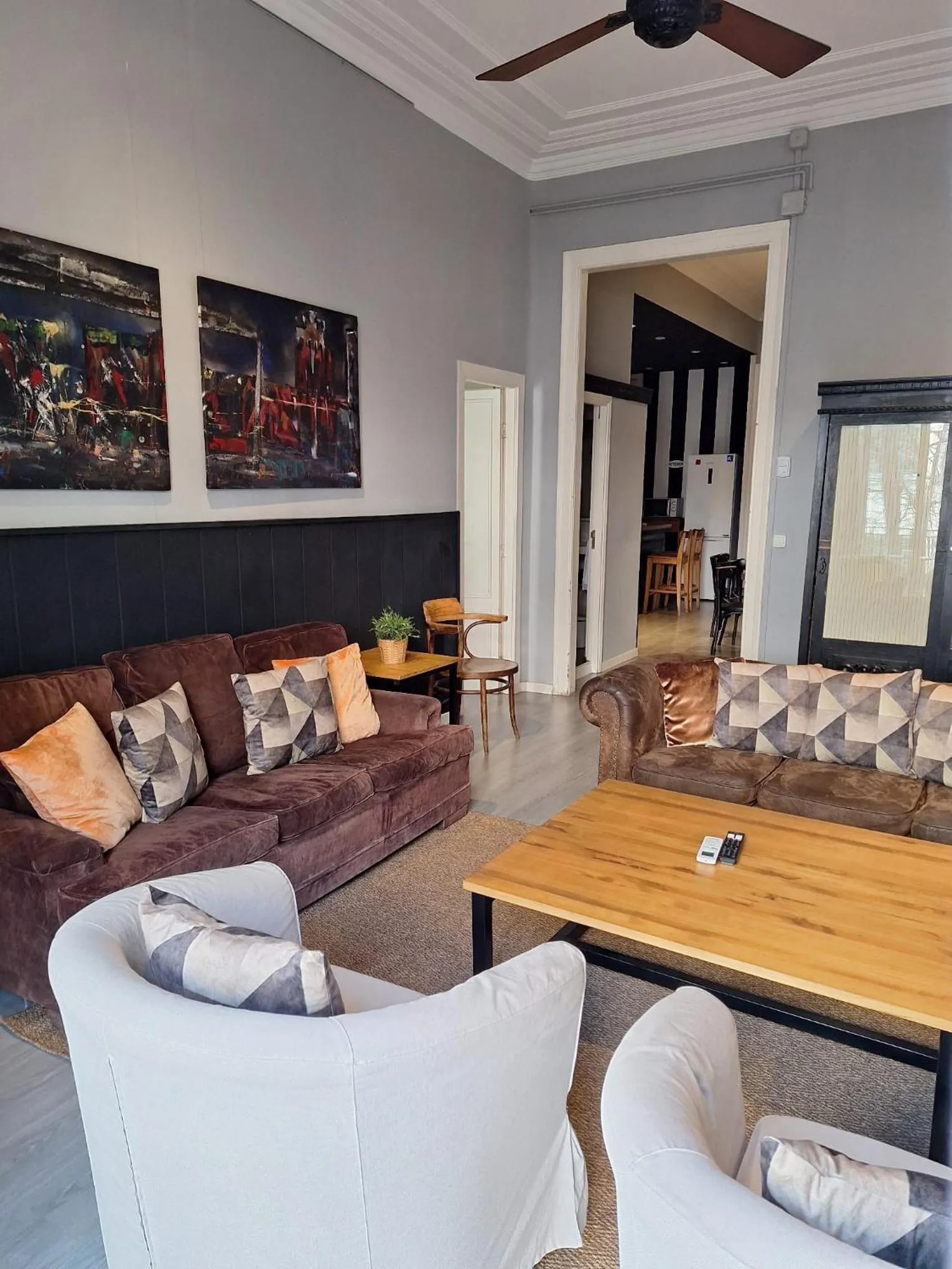 Communal lounge/ TV room in Casa Consell Apartments