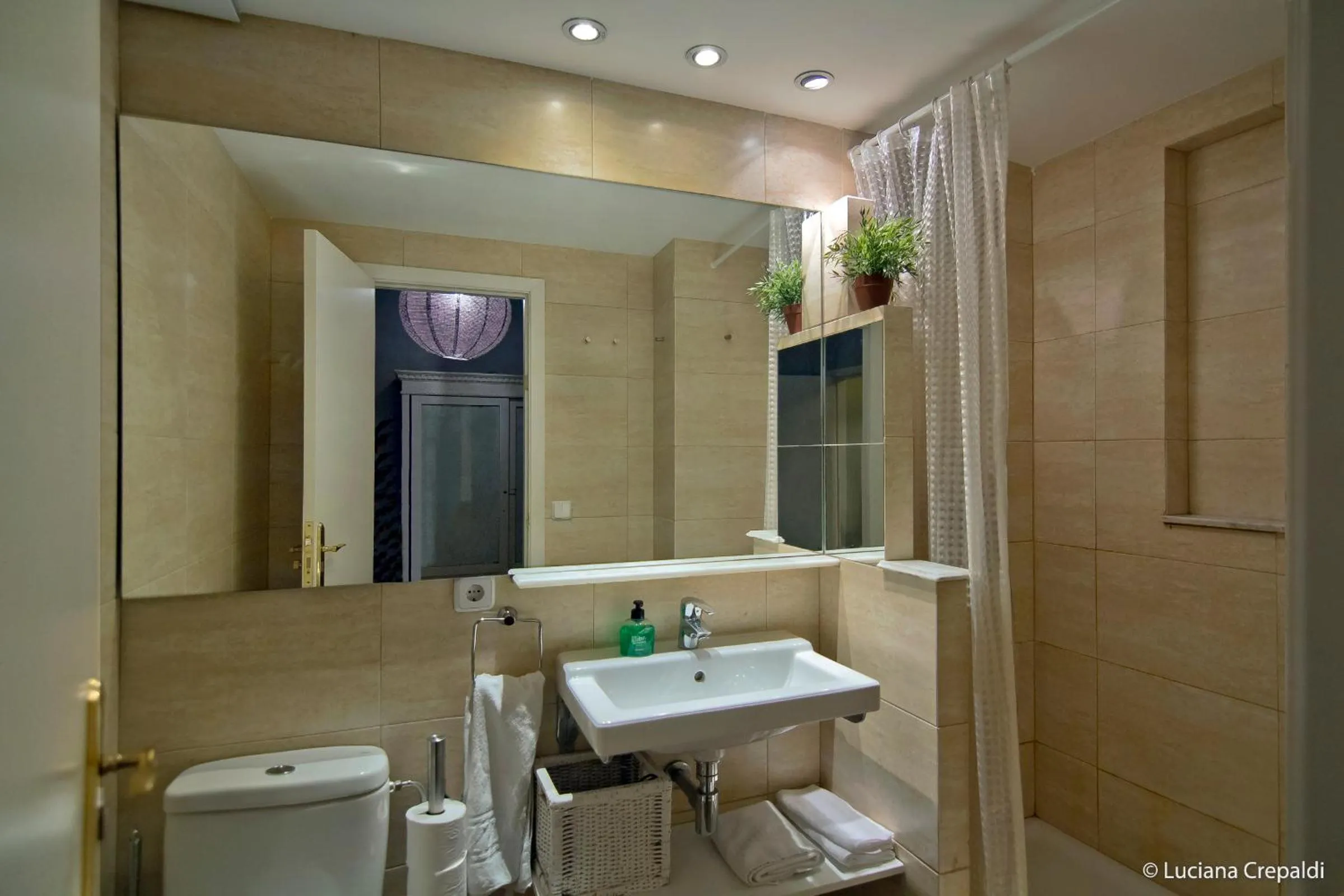 Bathroom in Casa Consell Apartments