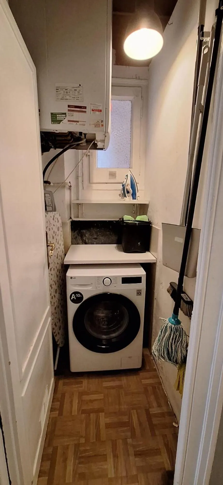 washing machine in Casa Consell Apartments