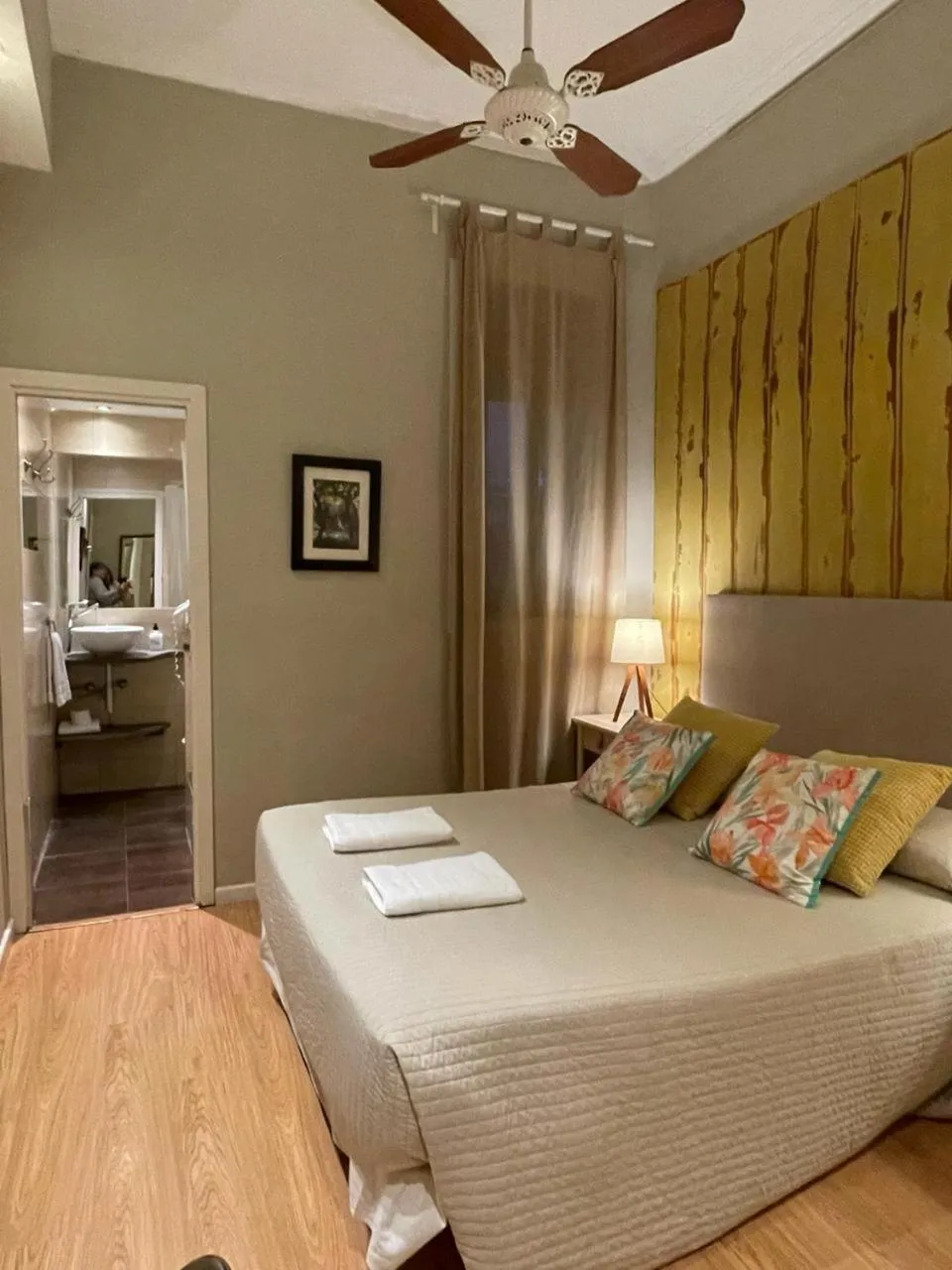 Bedroom, Bed in Casa Consell Apartments