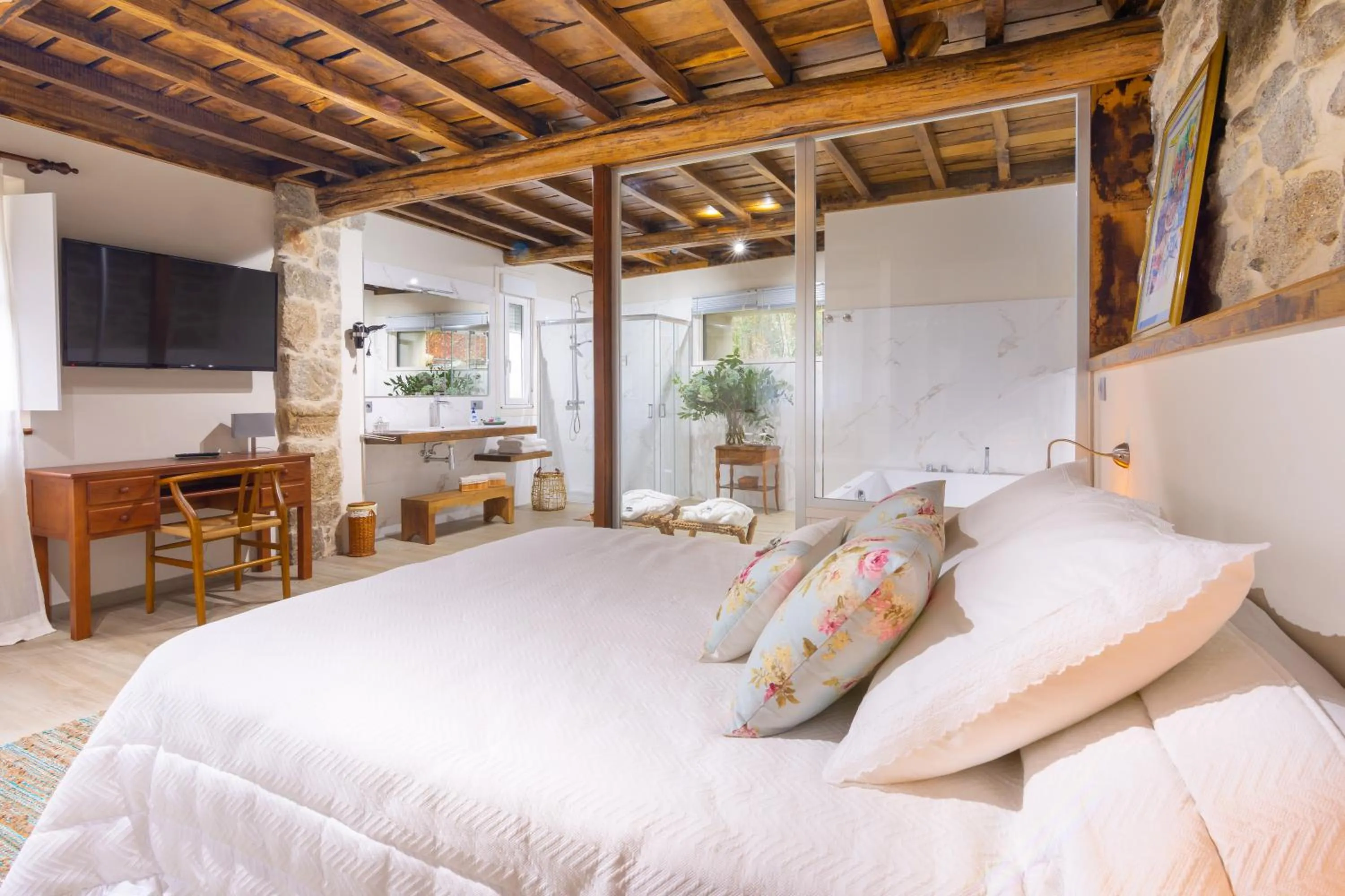 TV and multimedia, Bed in Entre Os Ríos - Casa Rural y Enoturismo