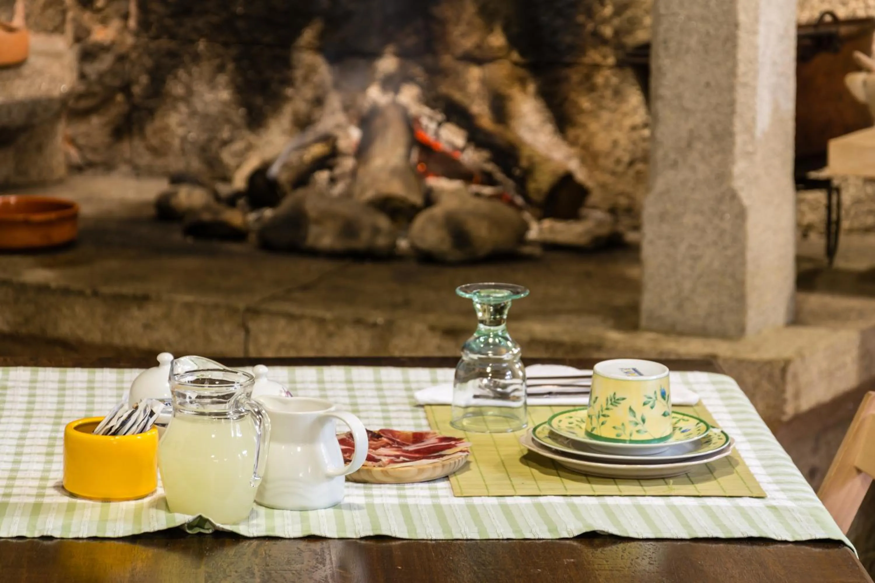 Lounge or bar in Entre Os Ríos - Casa Rural y Enoturismo