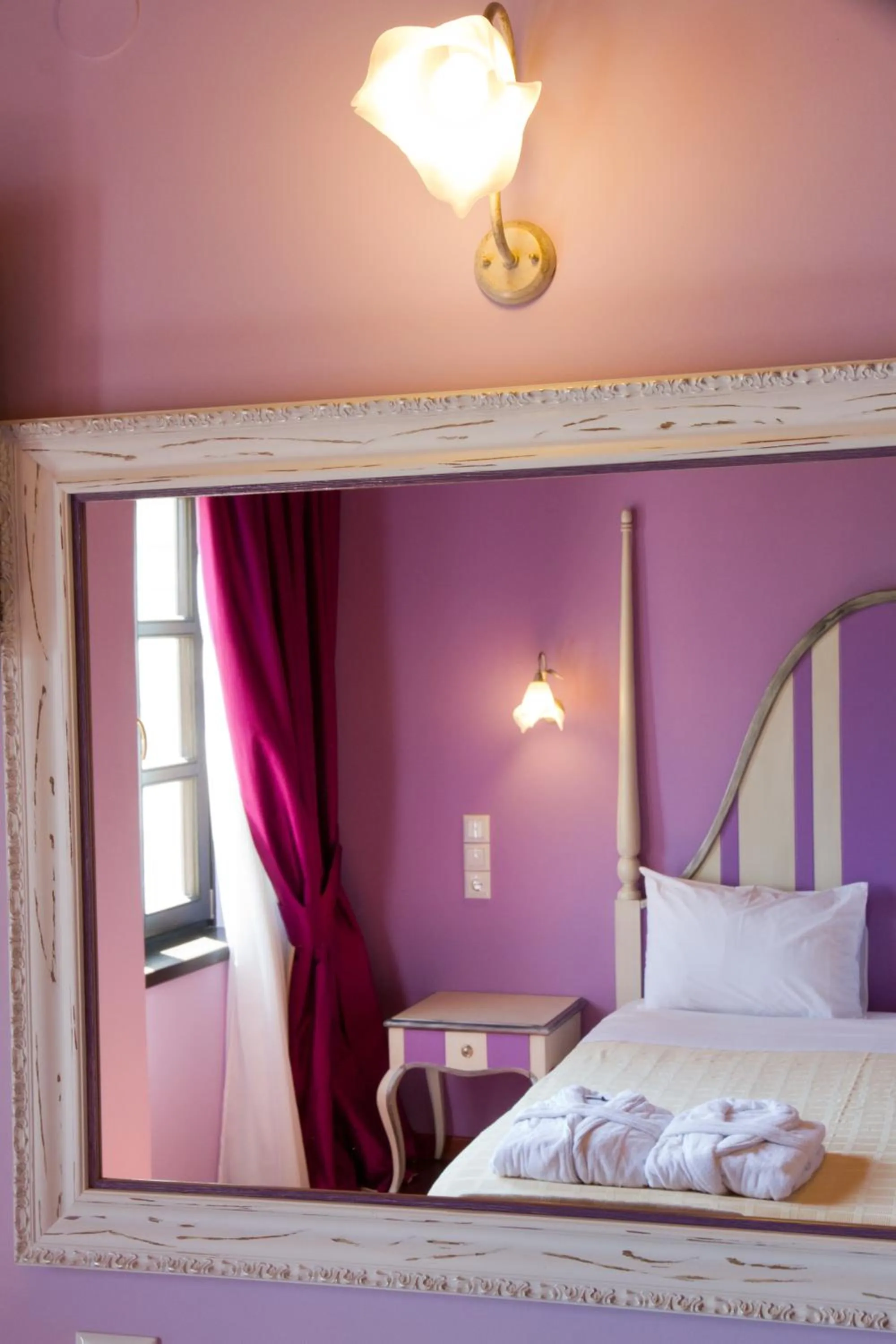 Bed in Hotel Monodendri