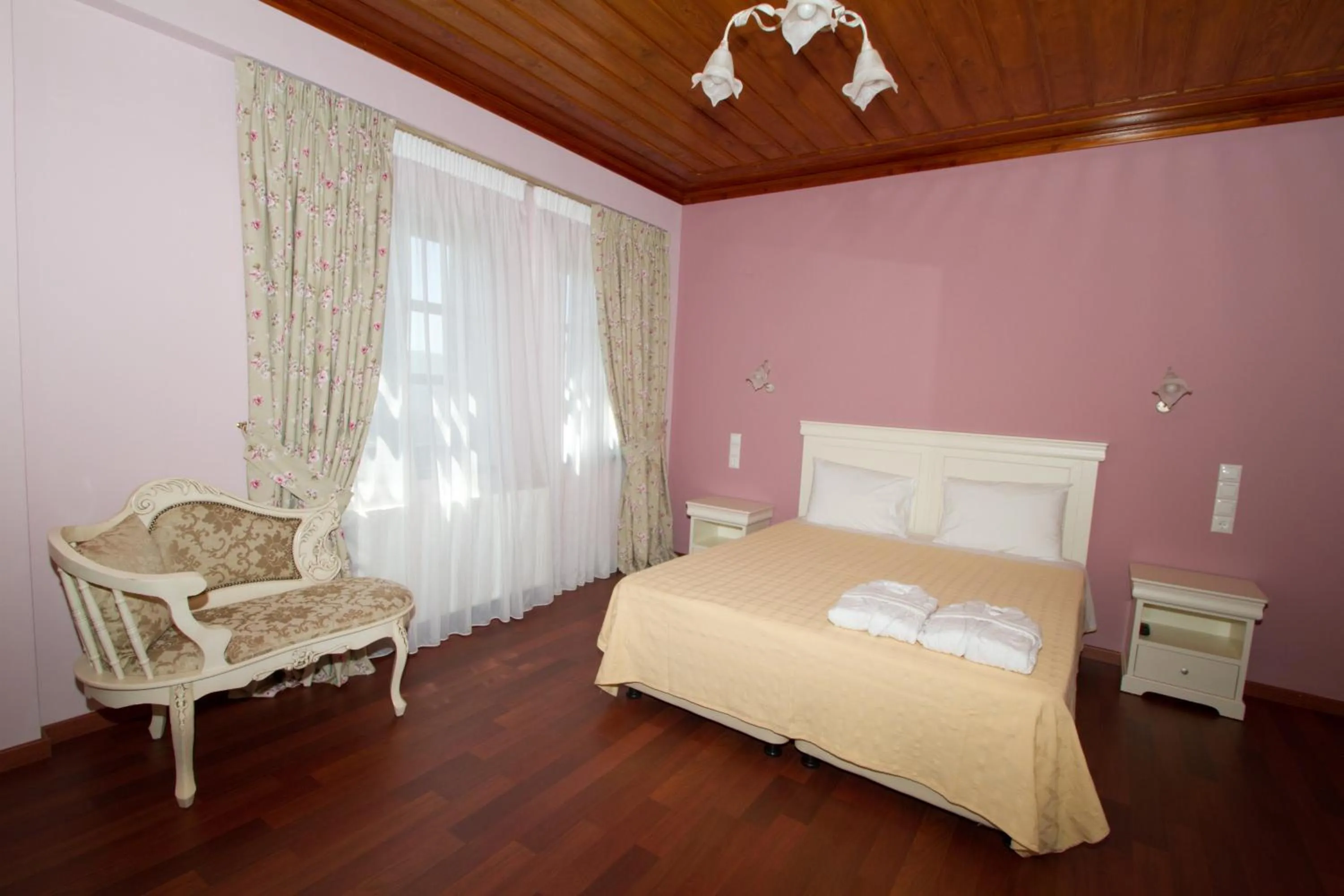 Bed in Hotel Monodendri