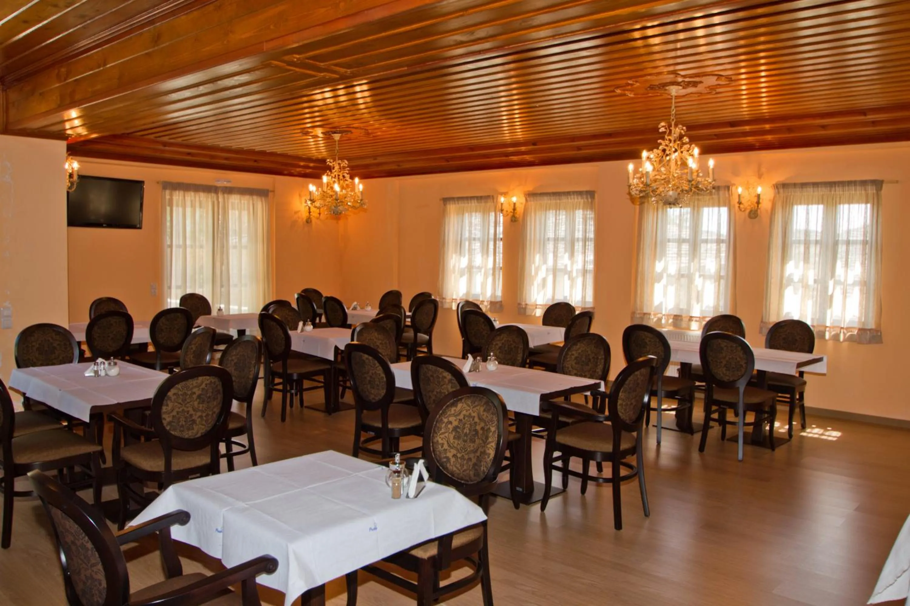 Restaurant/places to eat in Hotel Monodendri