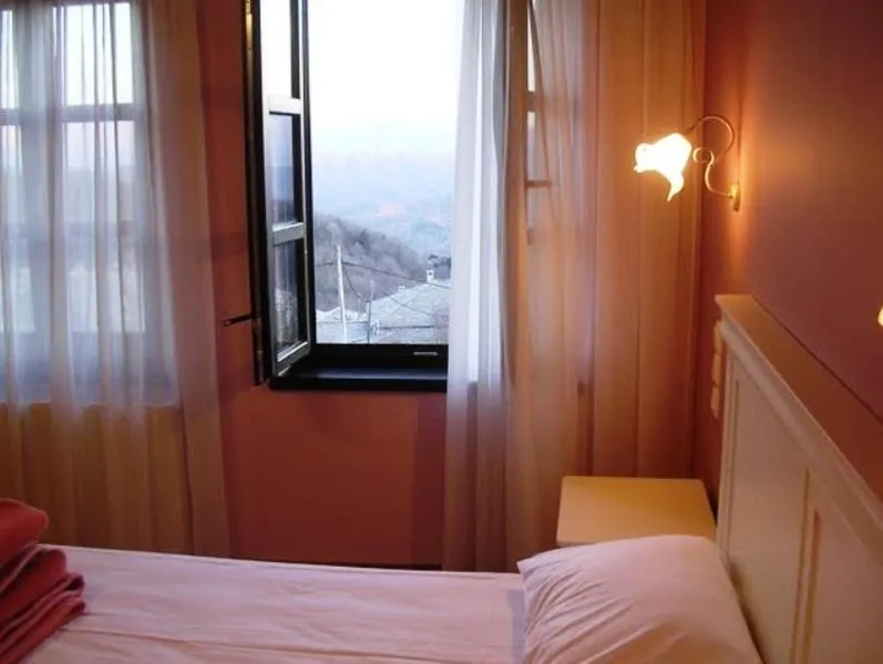 Bed in Hotel Monodendri