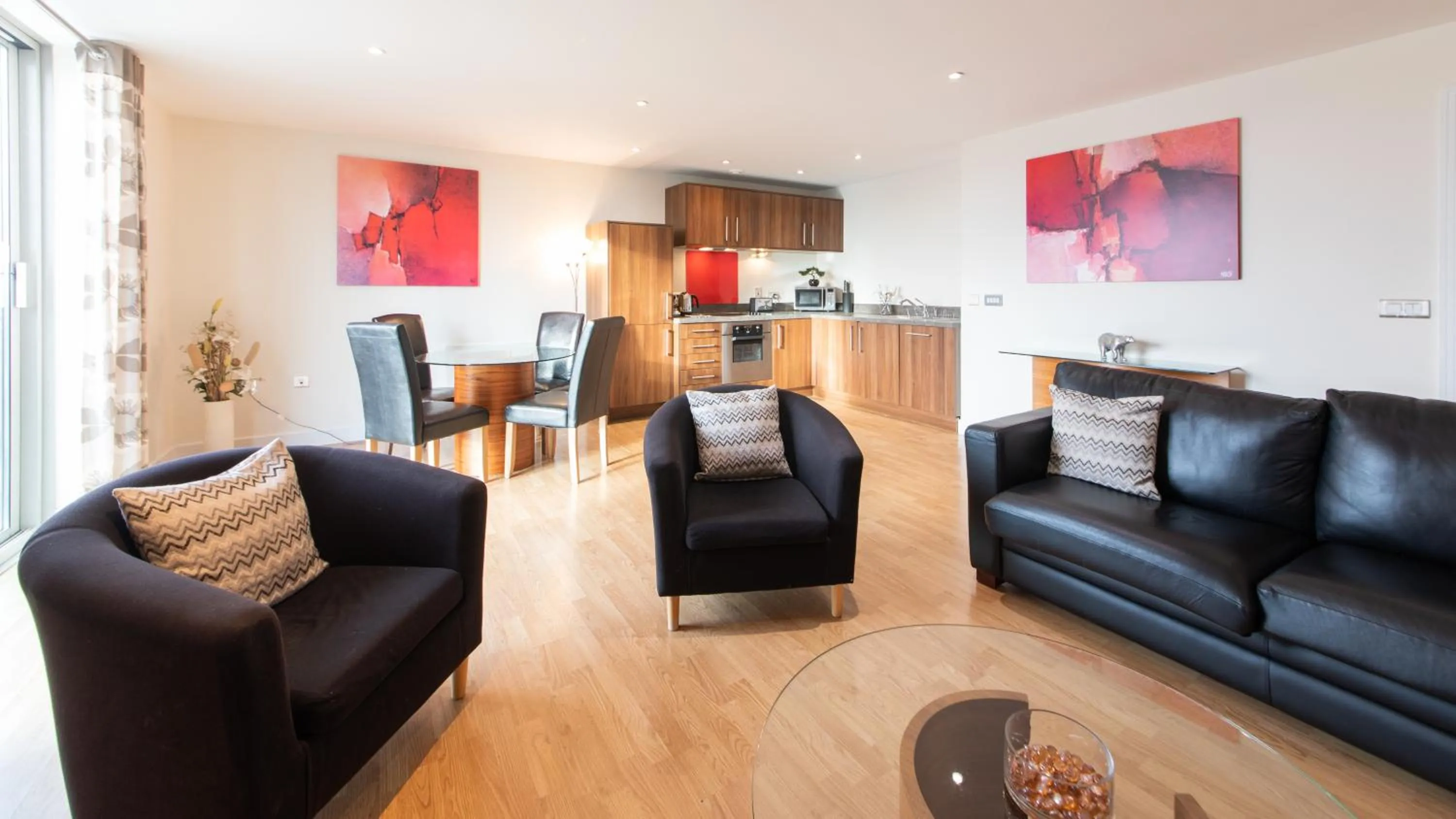 Kitchen or kitchenette in The Spires Serviced Apartments Birmingham